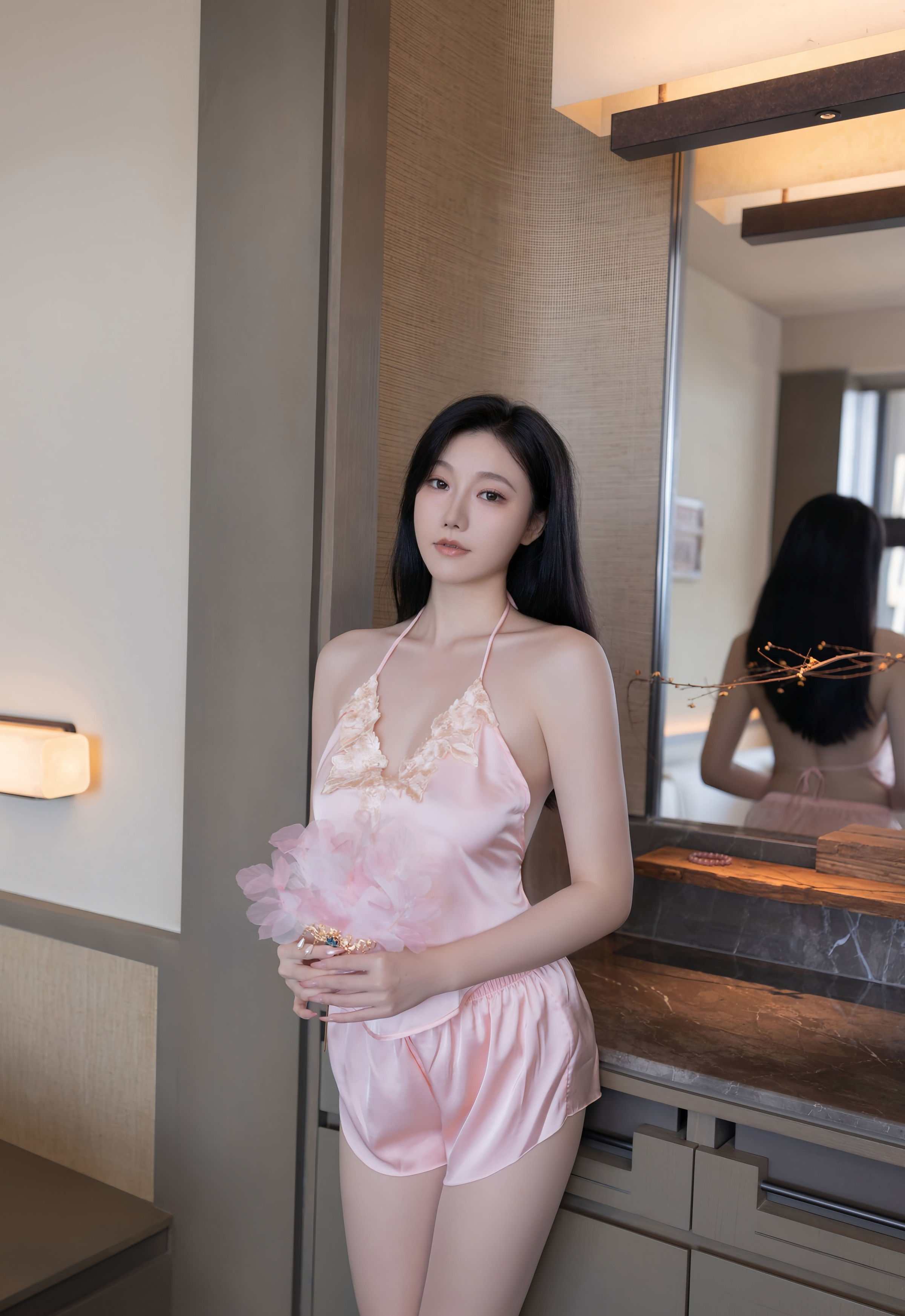 [XiuRen秀人网] No.11002 安然anran 粉色肚兜 肉色丝袜 性感写真 [78张]插图