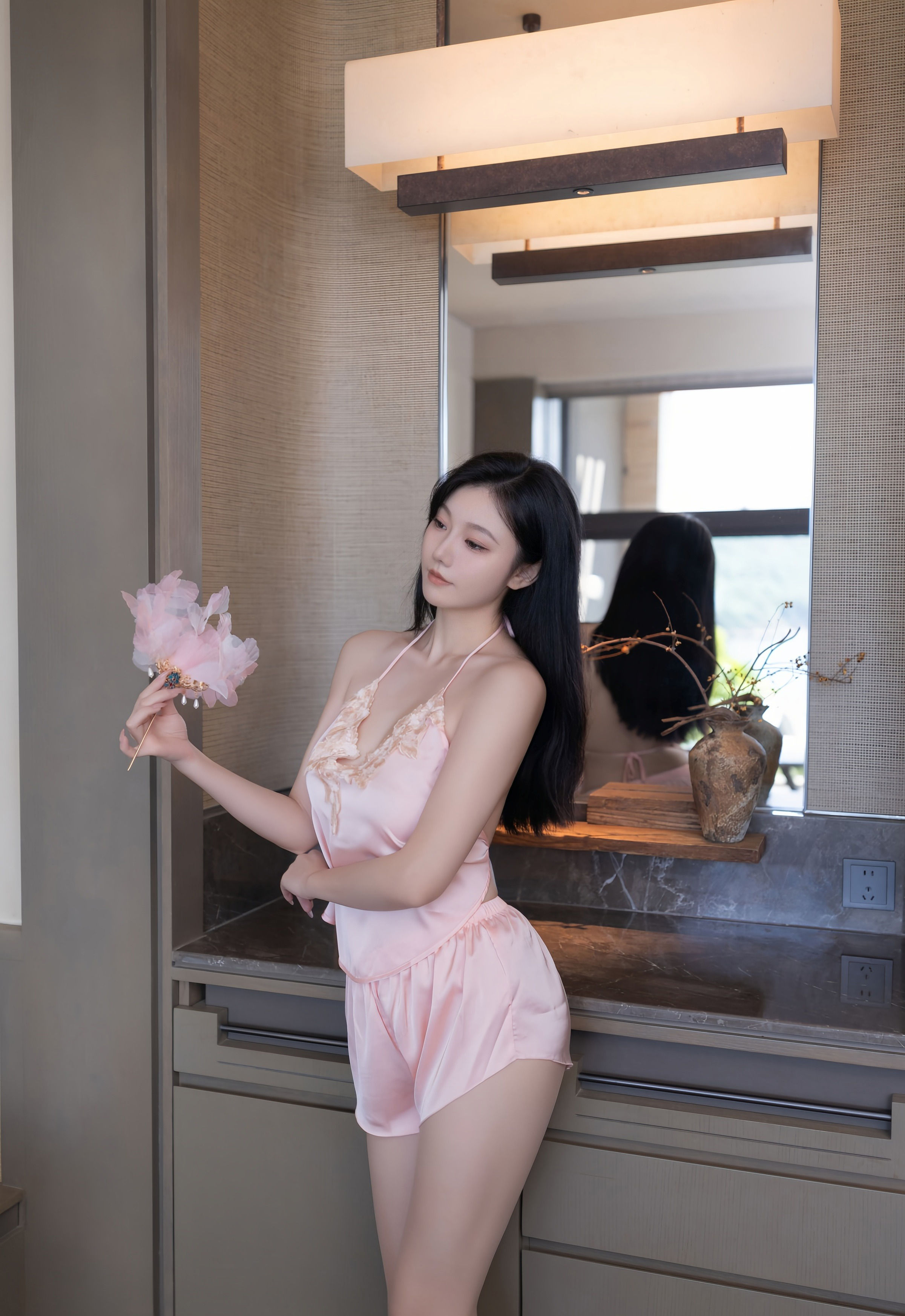 [XiuRen秀人网] No.11002 安然anran 粉色肚兜 肉色丝袜 性感写真 [78张]插图1