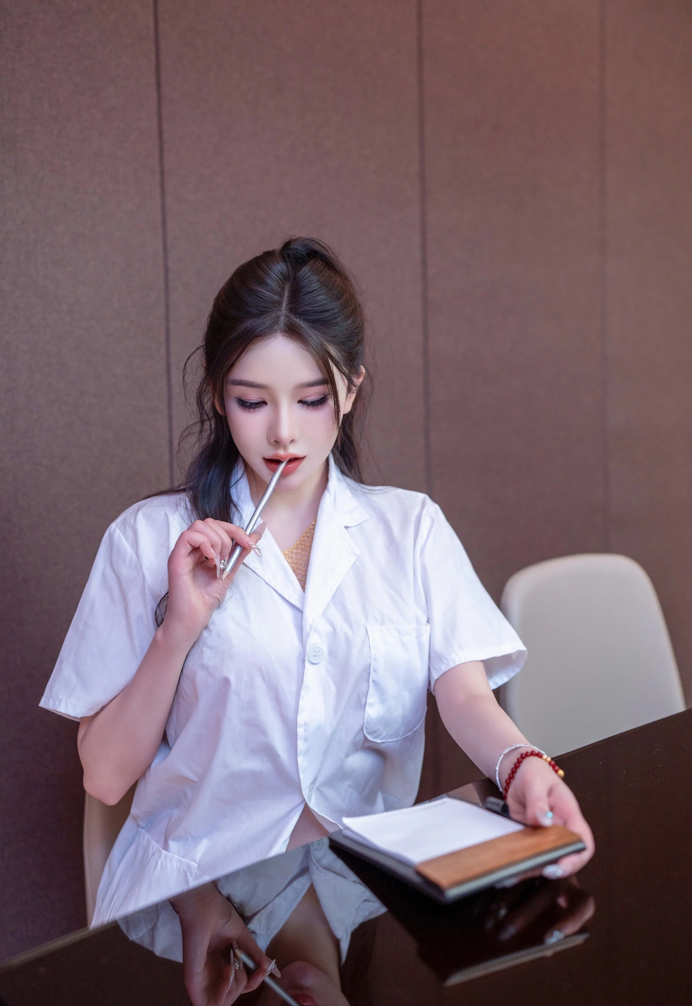 [XINGYAN星颜社] VOL.431 李丽莎 红色连衣裙 白色丝袜 性感写真 [64张]插图1