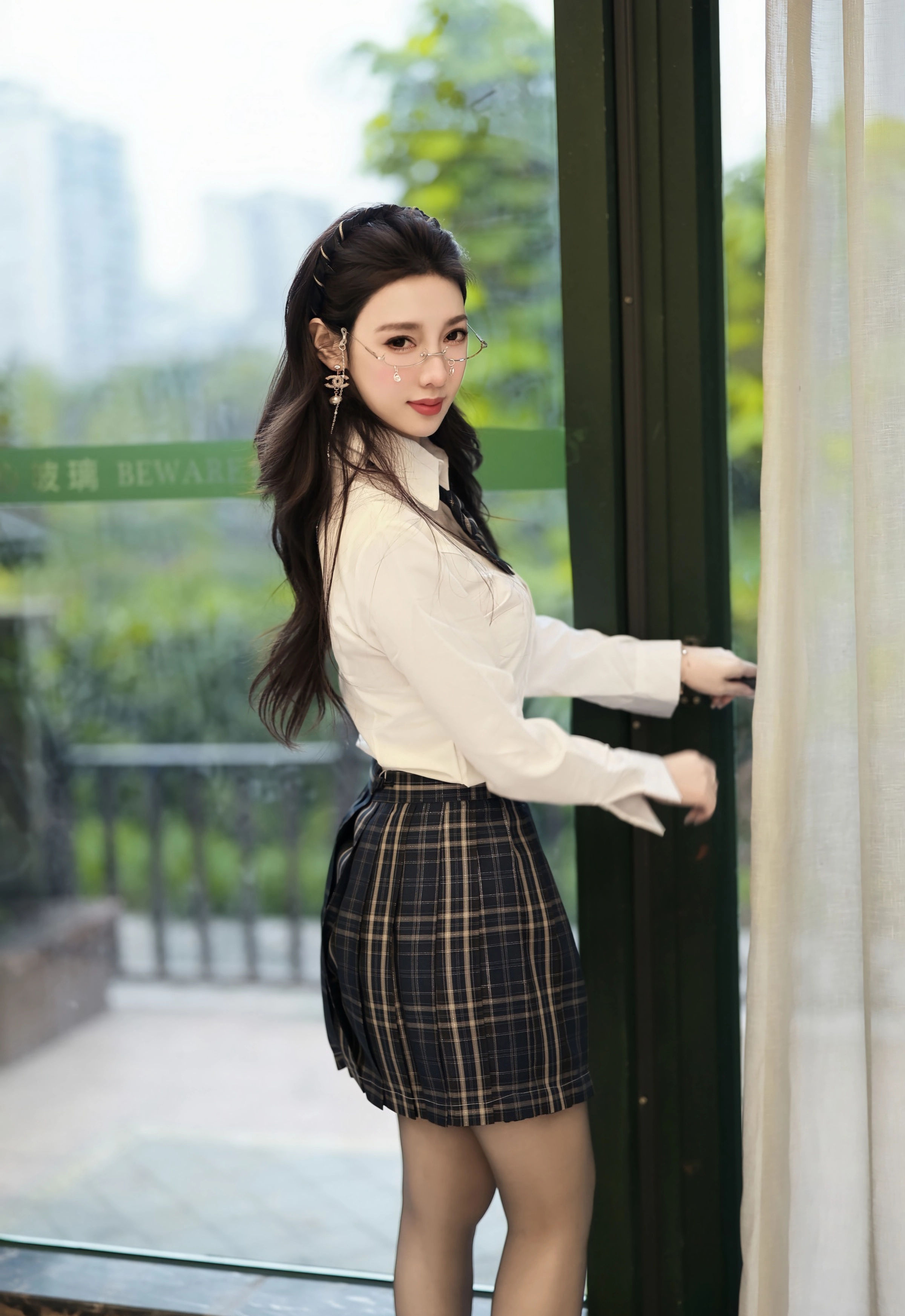 [YOUMI尤蜜荟] VOL.1183 Twins-桃桃 JK制服 魅惑黑丝 性感写真 [92张]插图