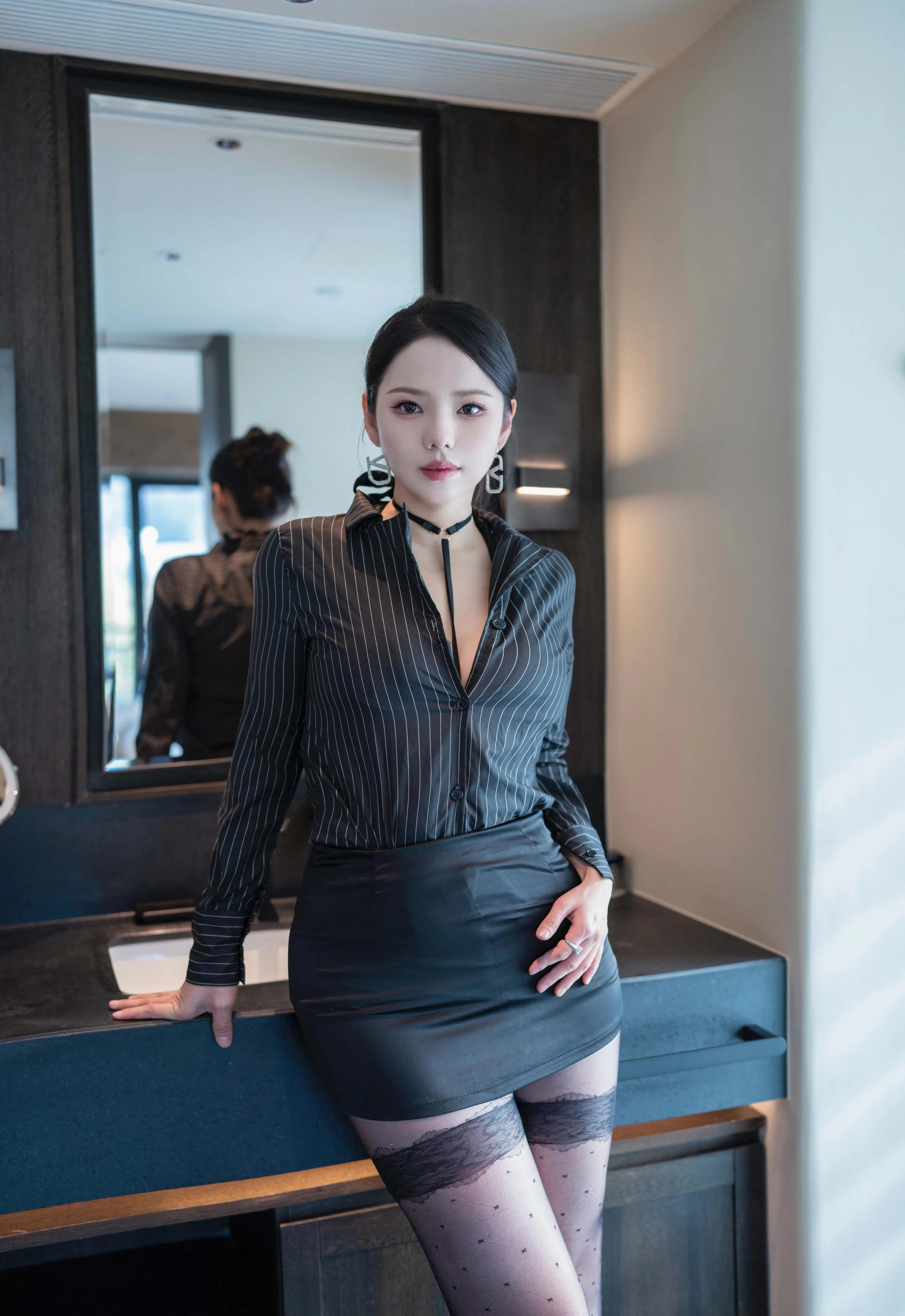 [XINGYAN星颜社] VOL.433 大美妞儿 黑色衬衫 魅惑黑丝 性感写真 [62张]插图1