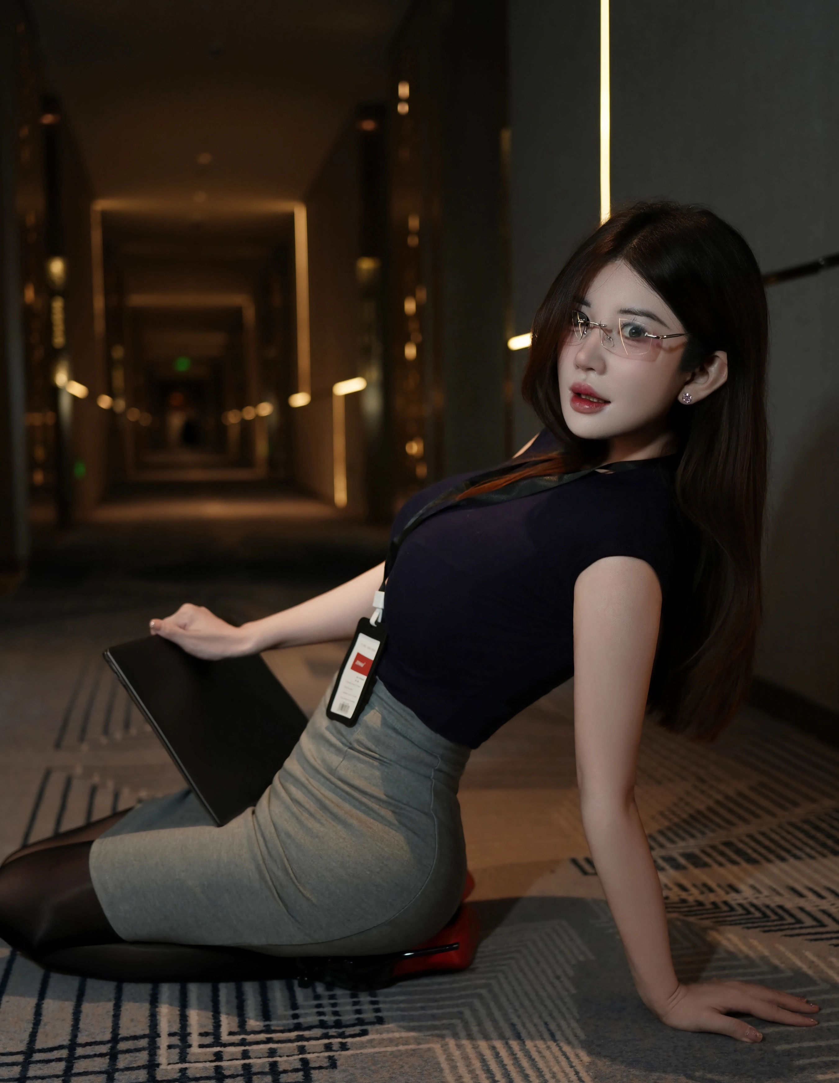 [XiuRen秀人网] No.11023 苏甜橙子 深色职业装 魅惑黑丝 性感写真 [55张]插图