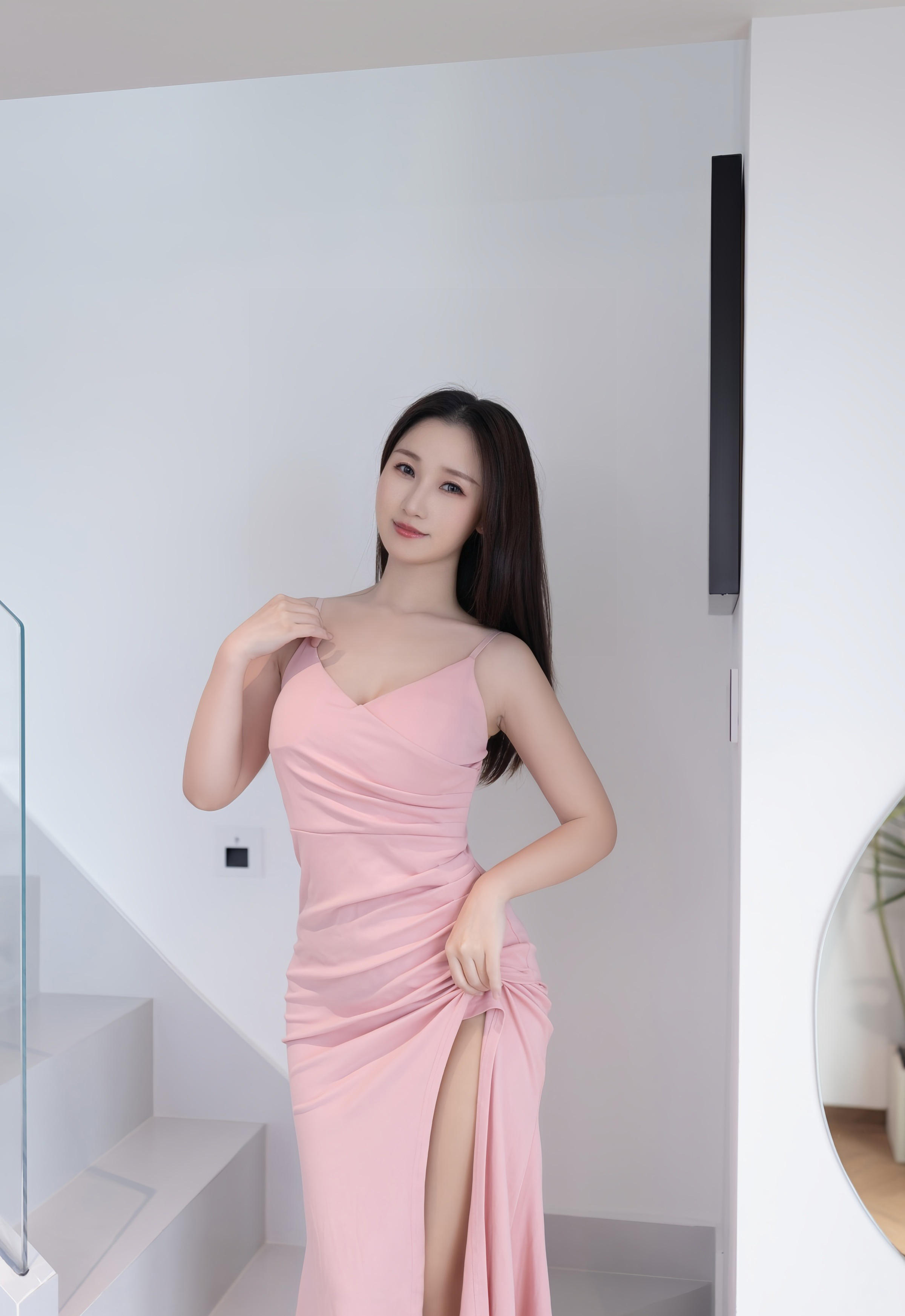 [XiuRen秀人网] No.11034 杏子Yada 性感粉色连衣裙 长沙旅拍写真 [82张]插图