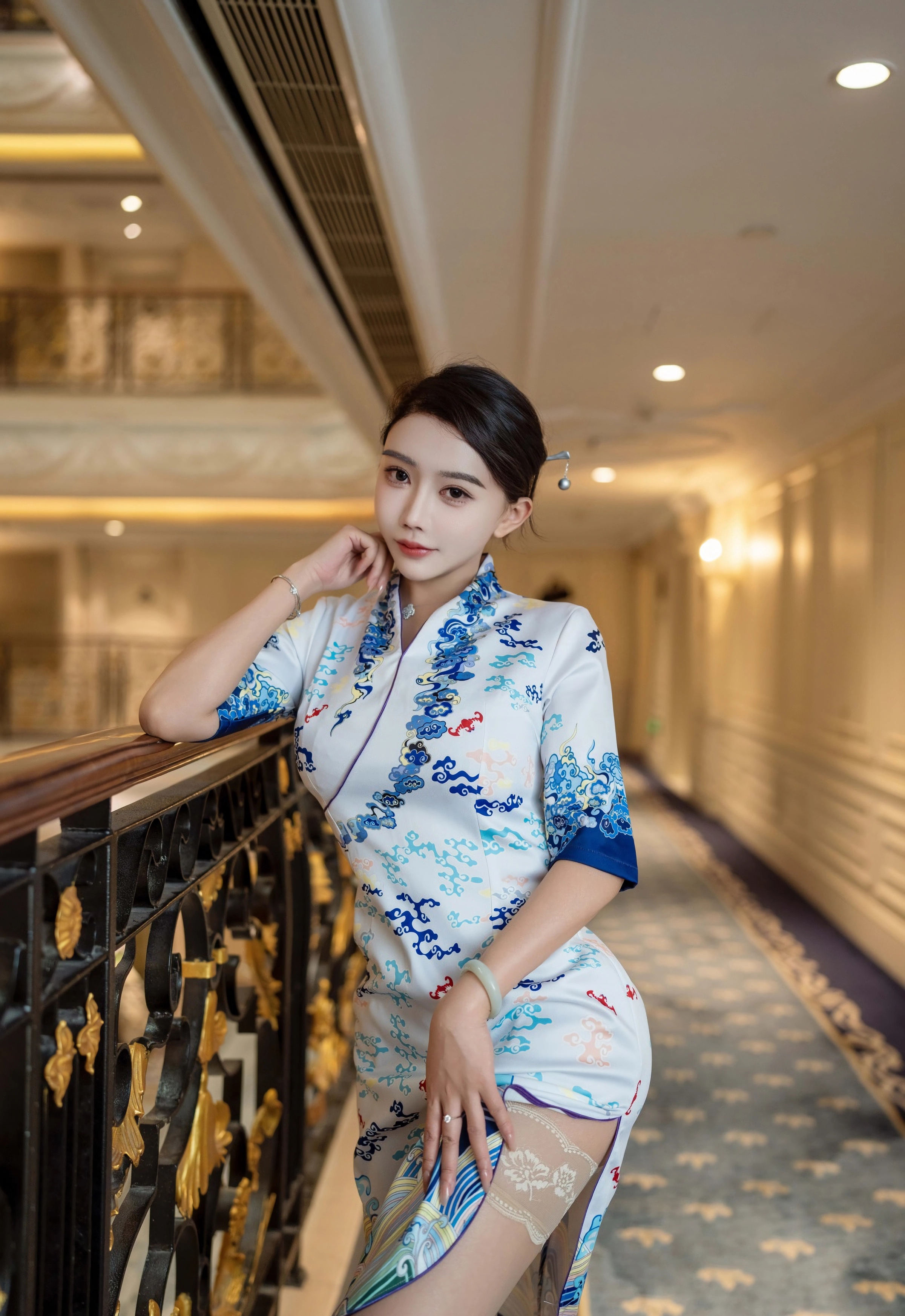 [XINGYAN星颜社] VOL.435 李若汐 浅色旗袍 魅惑肉丝 性感写真 [76张]插图1