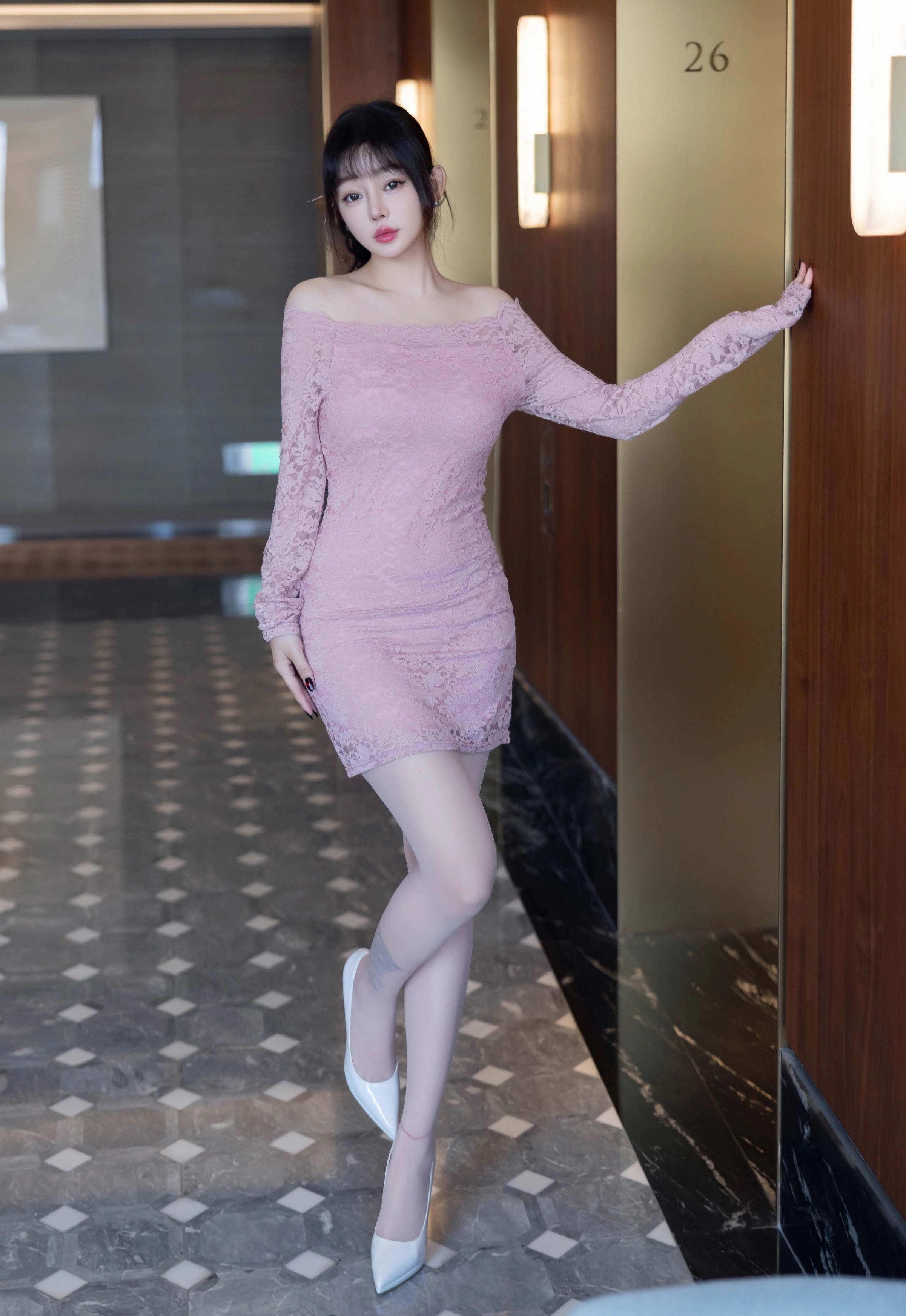 [XiuRen秀人网] No.11043 王羽纯 浅色连衣短裙 性感写真 [77张]插图1