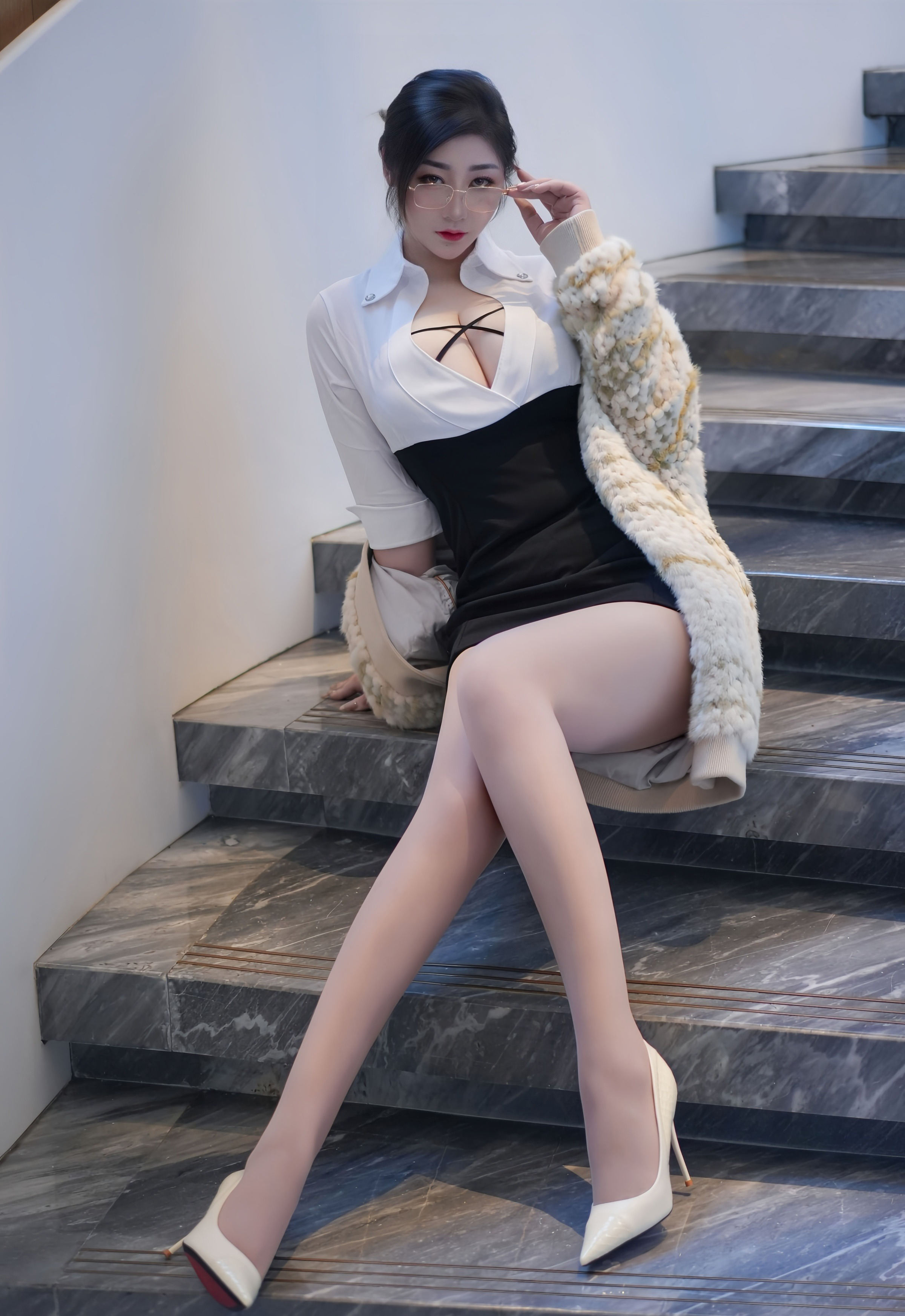 [XiuRen秀人网] No.11045 妲己_Toxic 诱人肉色丝袜 性感写真 [80张]插图