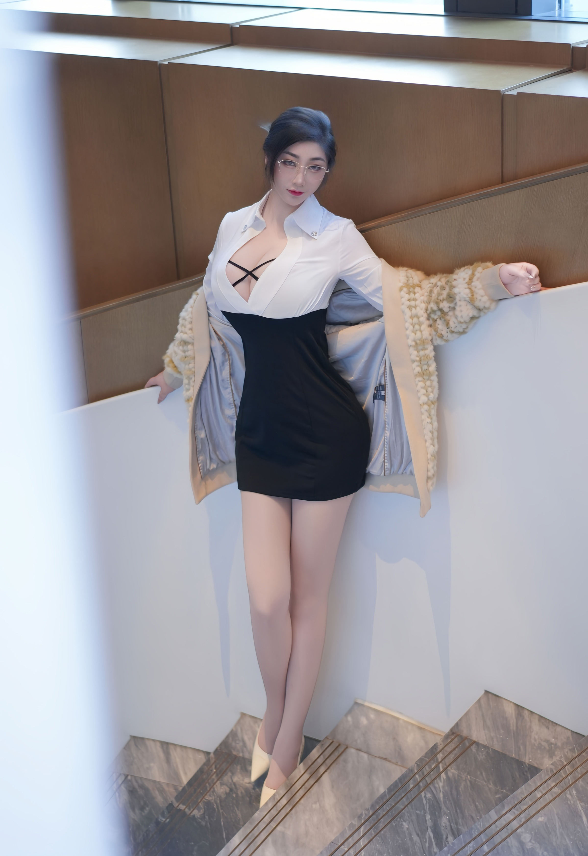 [XiuRen秀人网] No.11045 妲己_Toxic 诱人肉色丝袜 性感写真 [80张]插图1