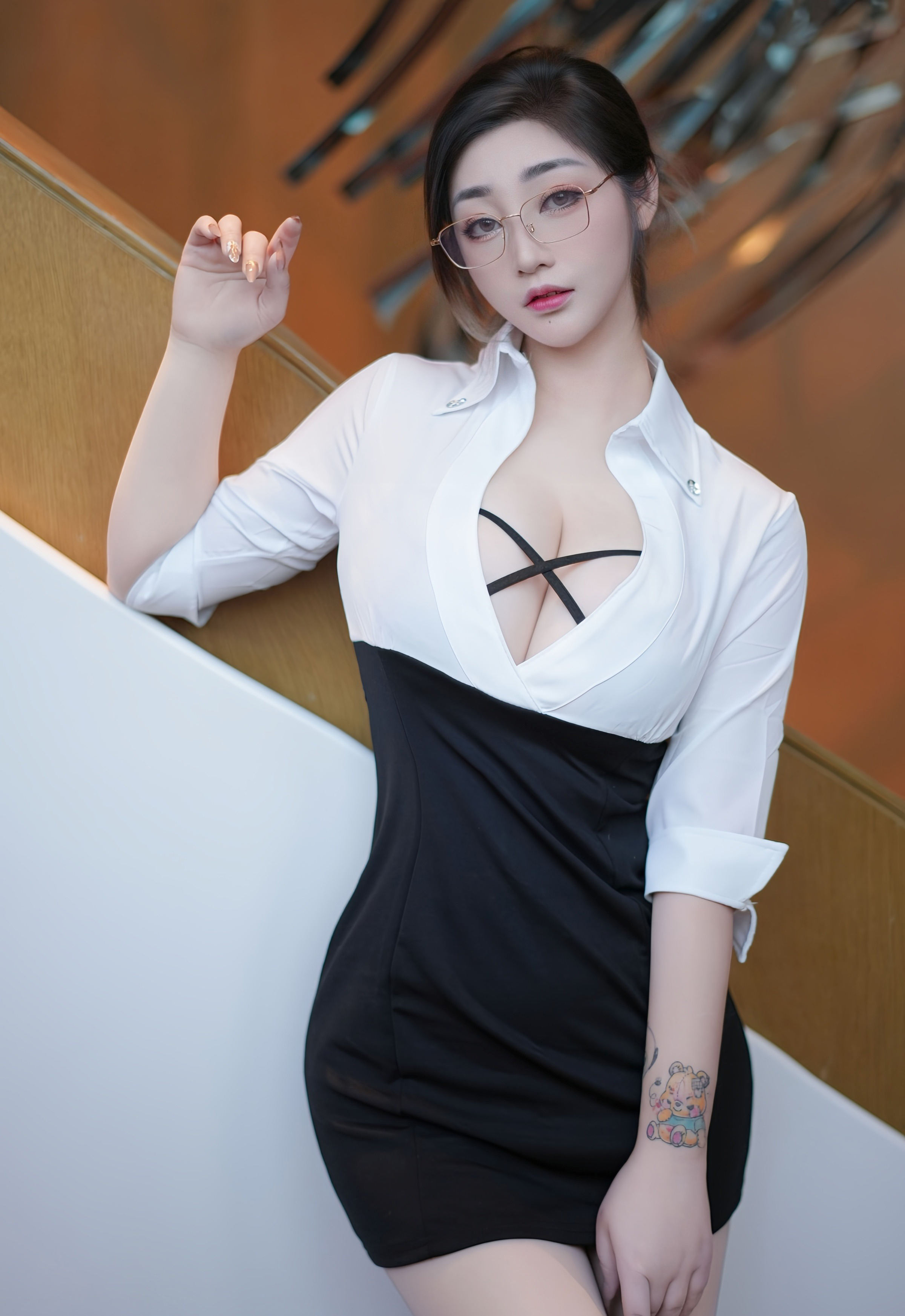 [XiuRen秀人网] No.11045 妲己_Toxic 诱人肉色丝袜 性感写真 [80张]插图