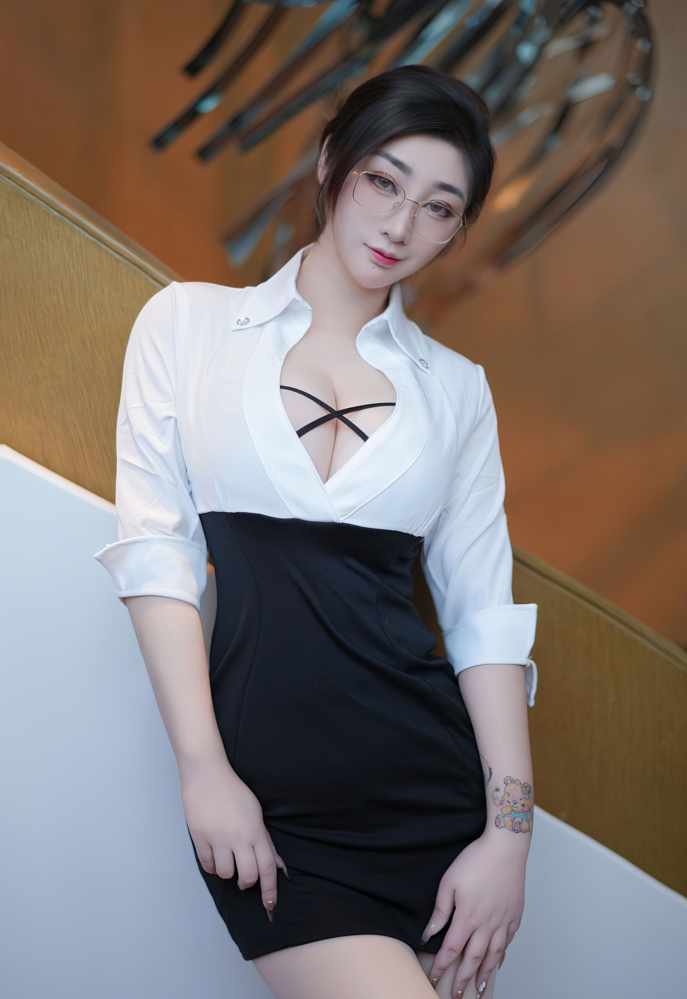 [XiuRen秀人网] No.11045 妲己_Toxic 诱人肉色丝袜 性感写真 [80张]插图1