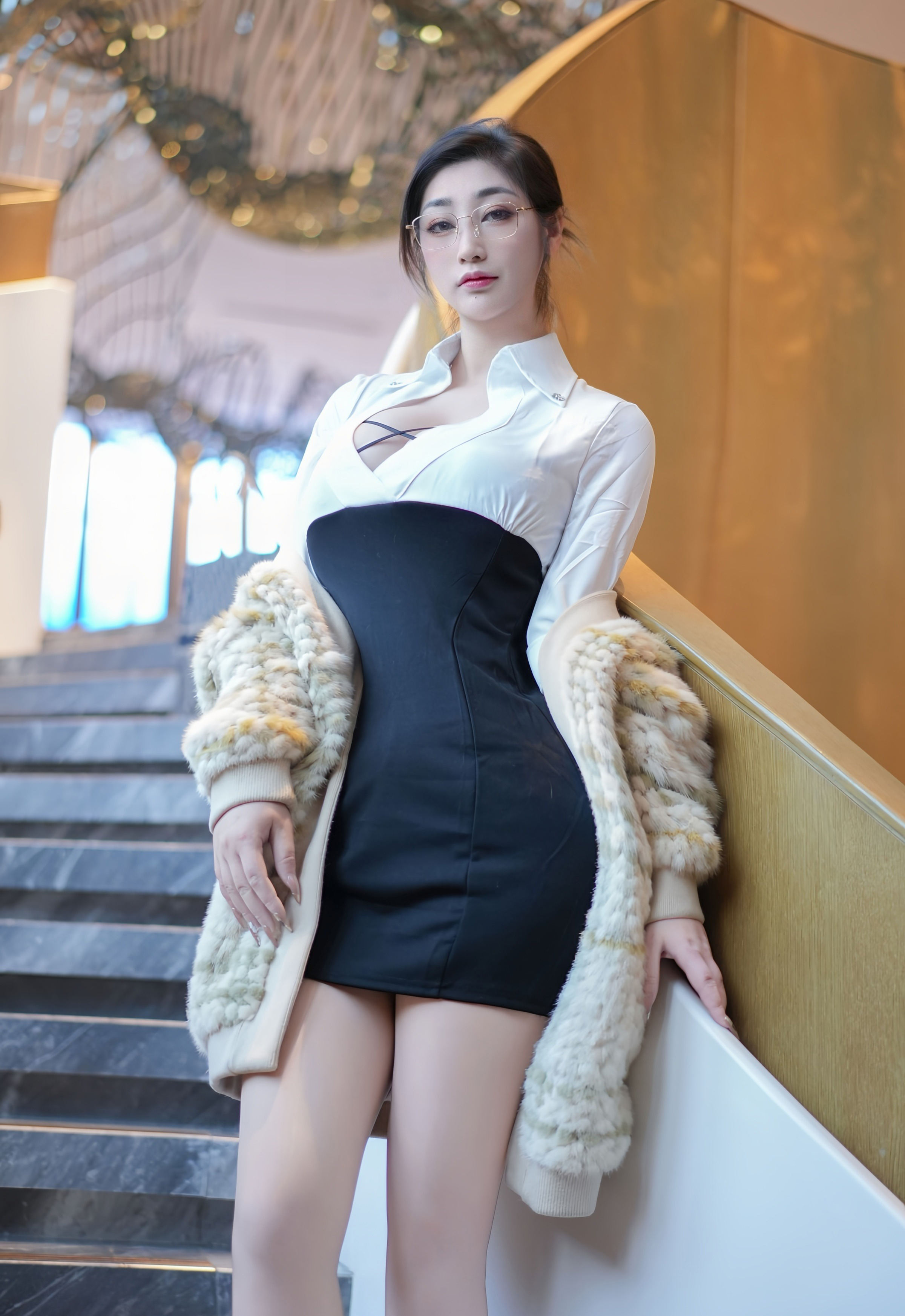 [XiuRen秀人网] No.11045 妲己_Toxic 诱人肉色丝袜 性感写真 [80张]插图1