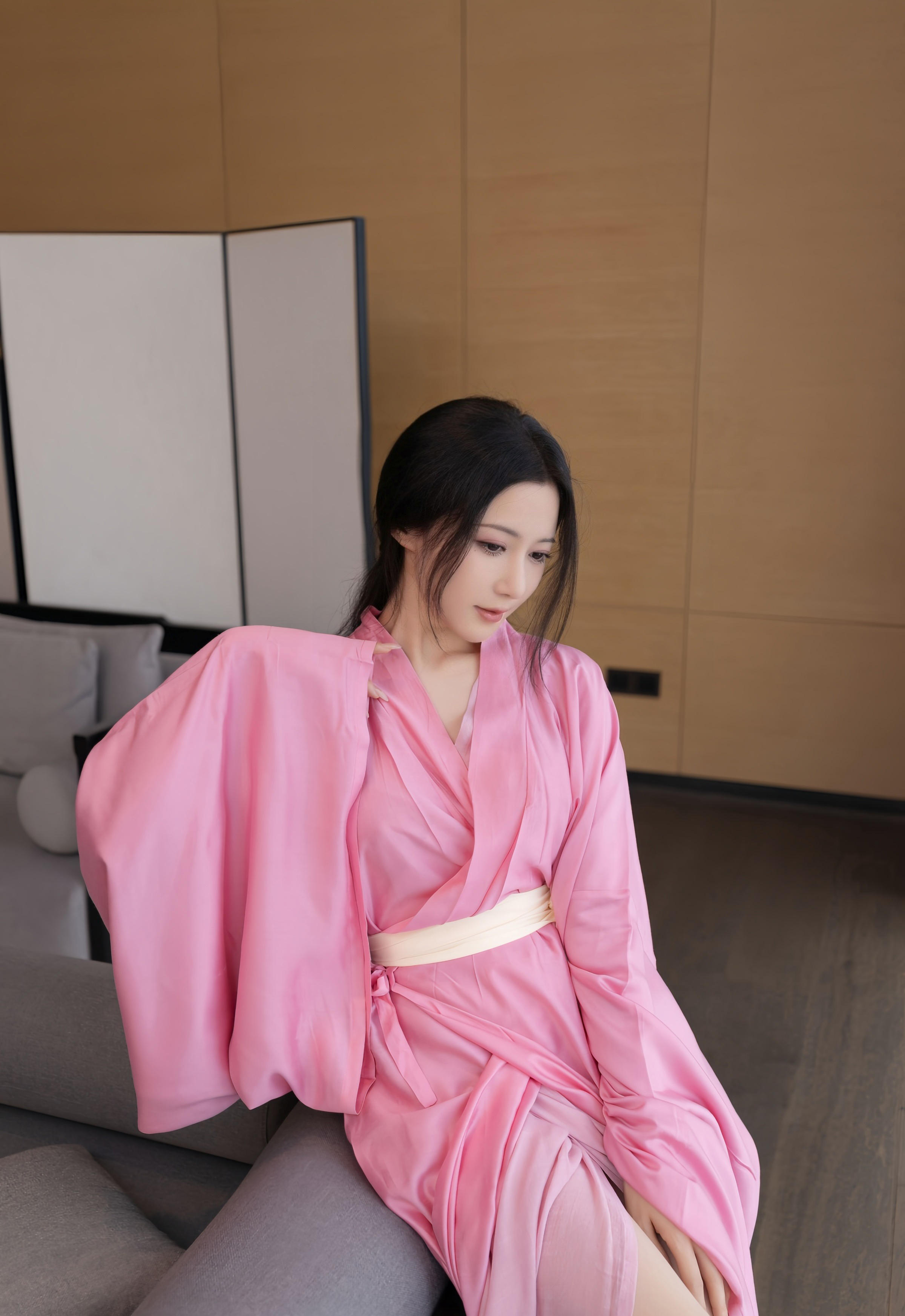 [XiuRen秀人网] No.11049 鱼子酱Fish 粉色月影纱 肉色丝袜 性感写真 [82张]插图1