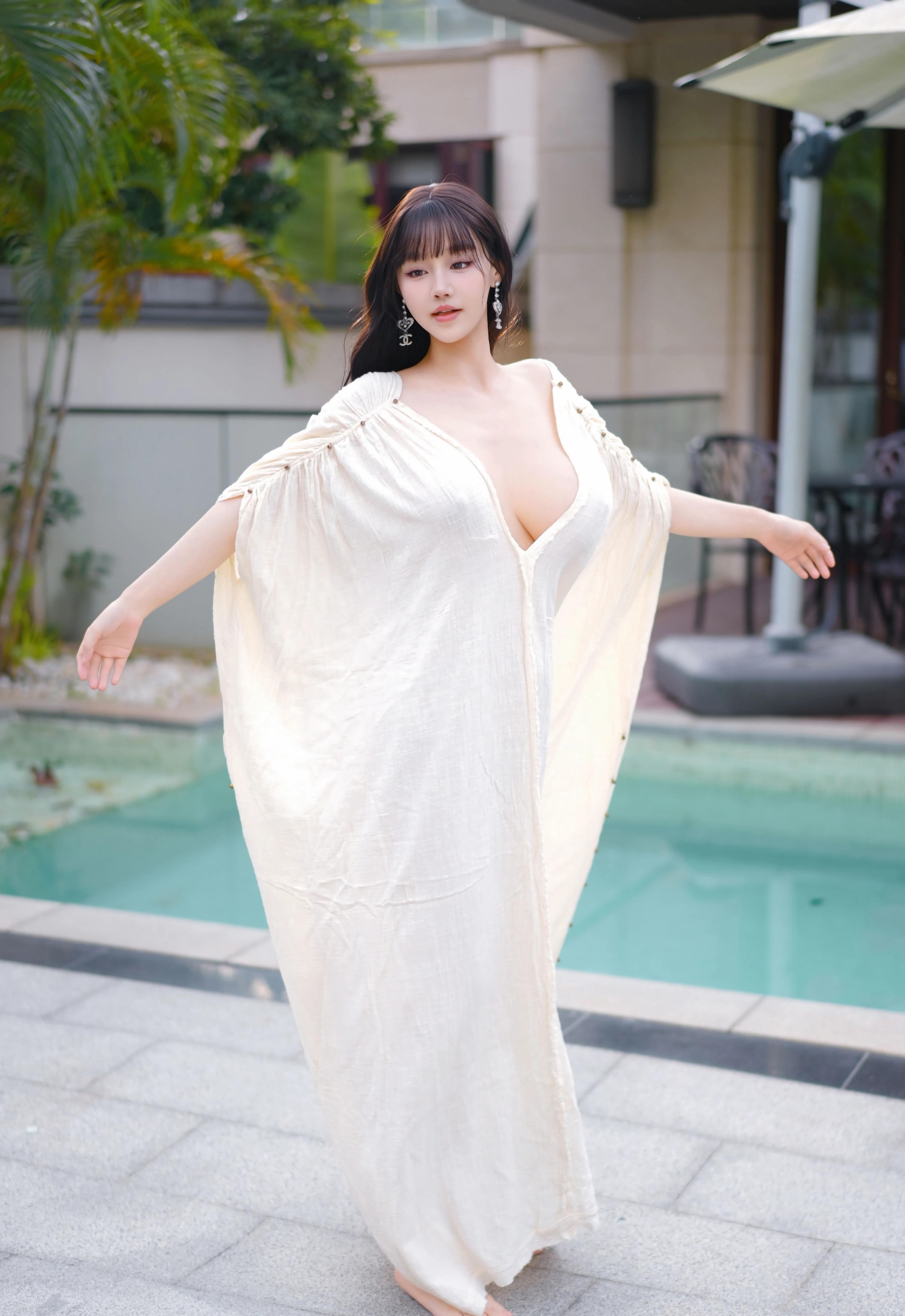 [YOUMI尤蜜荟] VOL.1185 心上可Flora 性感浅色浴袍 新加坡旅拍写真 [85张]插图1