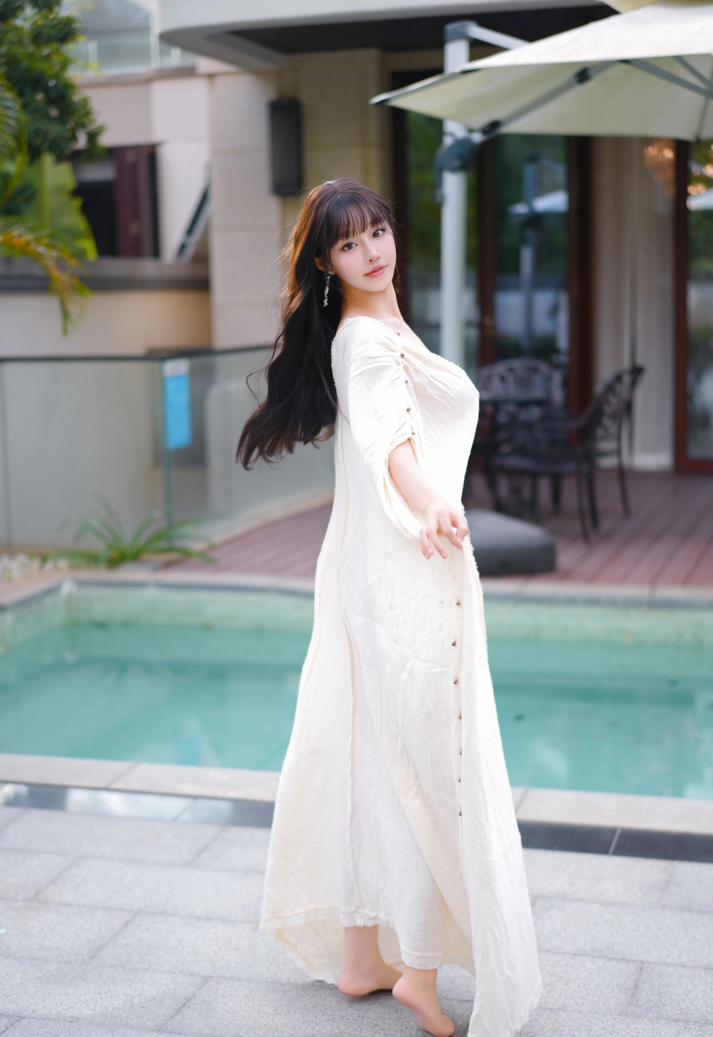 [YOUMI尤蜜荟] VOL.1185 心上可Flora 性感浅色浴袍 新加坡旅拍写真 [85张]插图