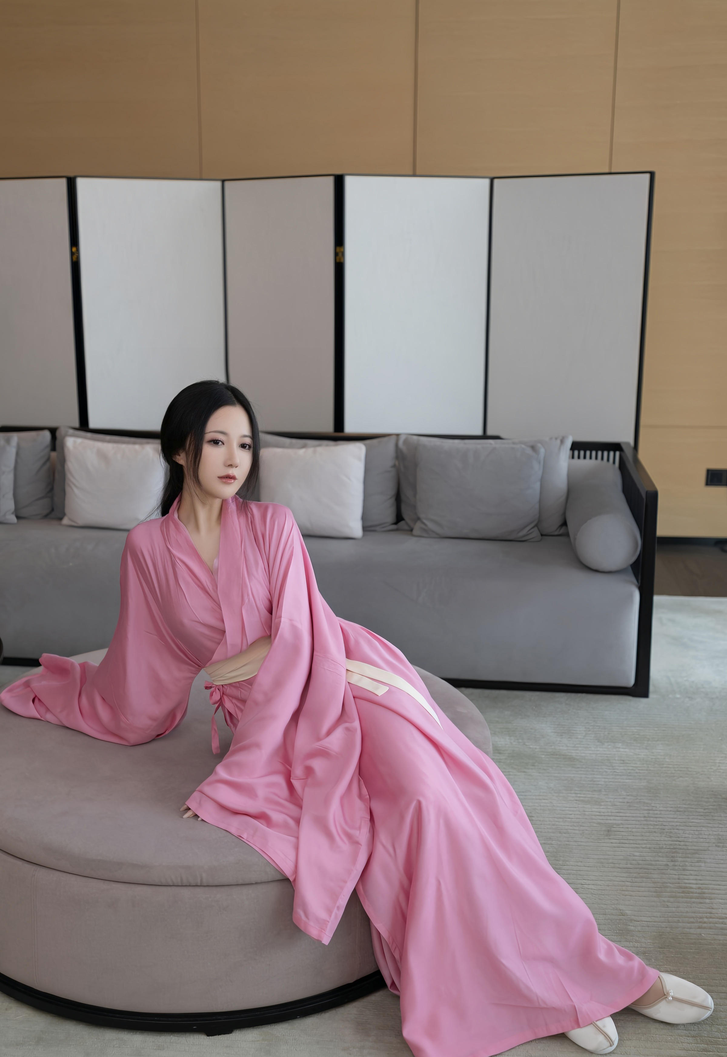 [XiuRen秀人网] No.11049 鱼子酱Fish 粉色月影纱 肉色丝袜 性感写真 [82张]插图1