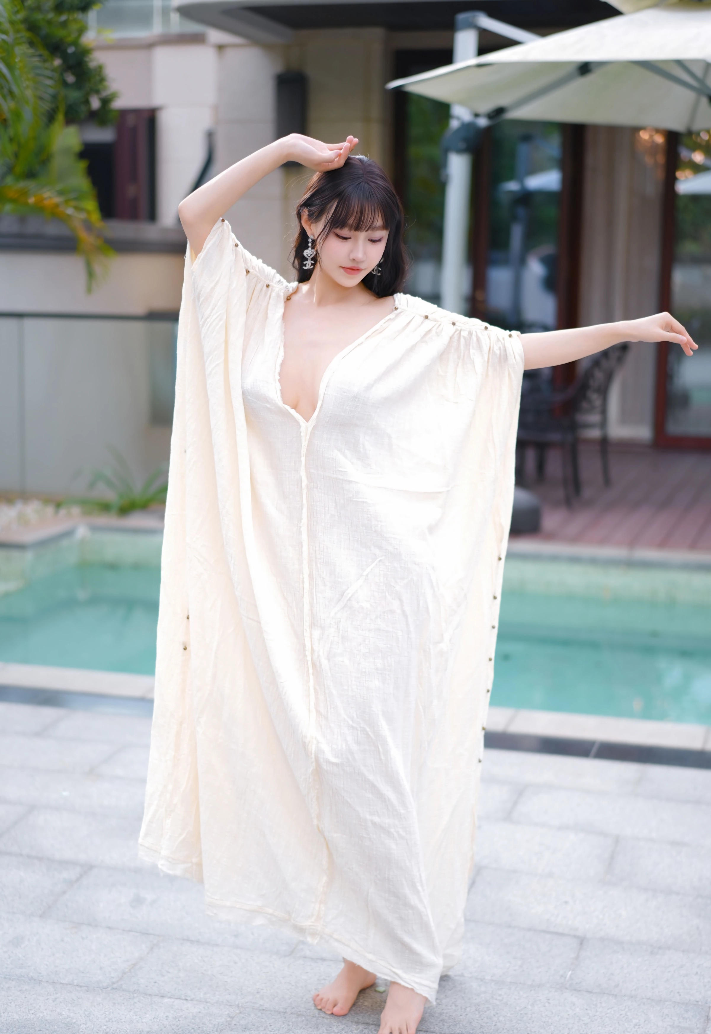 [YOUMI尤蜜荟] VOL.1185 心上可Flora 性感浅色浴袍 新加坡旅拍写真 [85张]插图