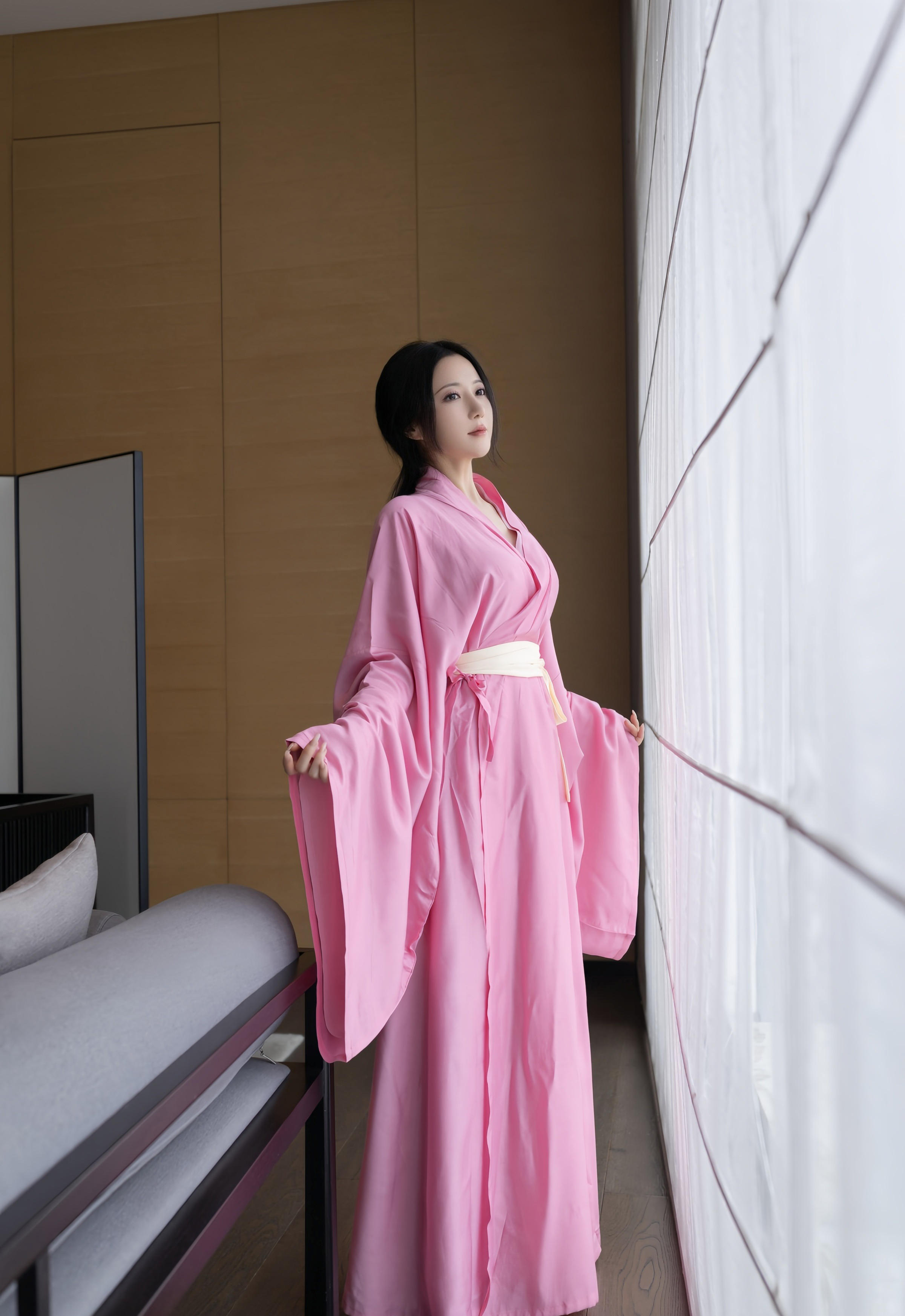 [XiuRen秀人网] No.11049 鱼子酱Fish 粉色月影纱 肉色丝袜 性感写真 [82张]插图