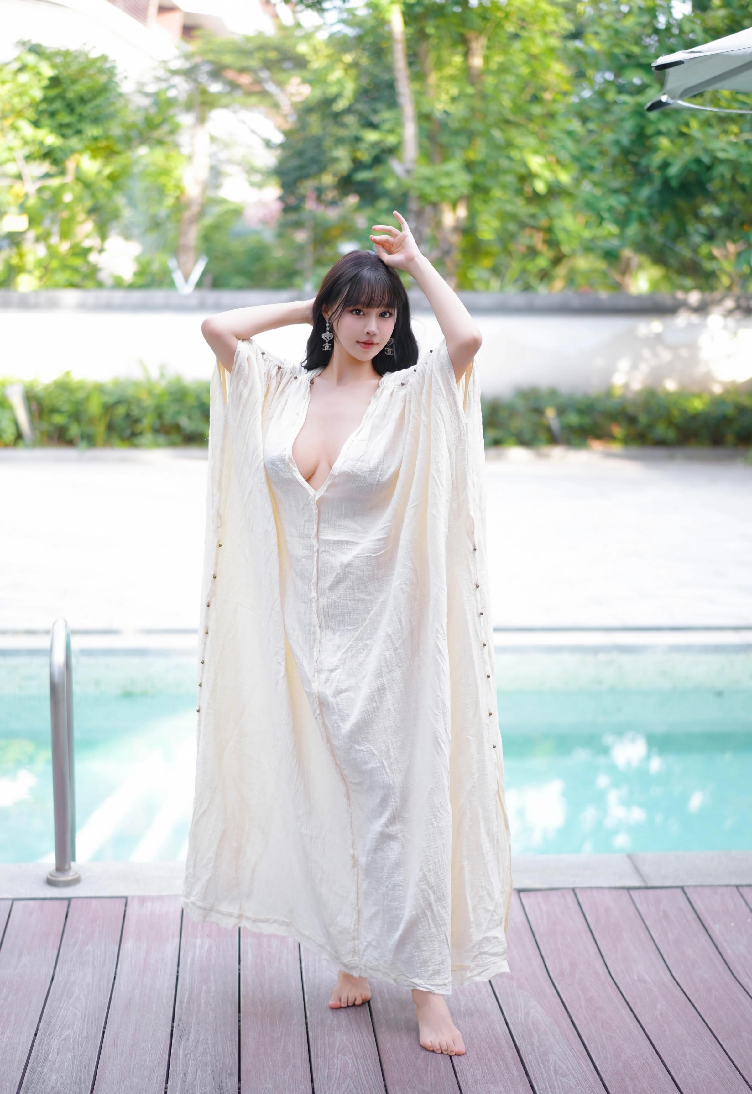 [YOUMI尤蜜荟] VOL.1185 心上可Flora 性感浅色浴袍 新加坡旅拍写真 [85张]插图1