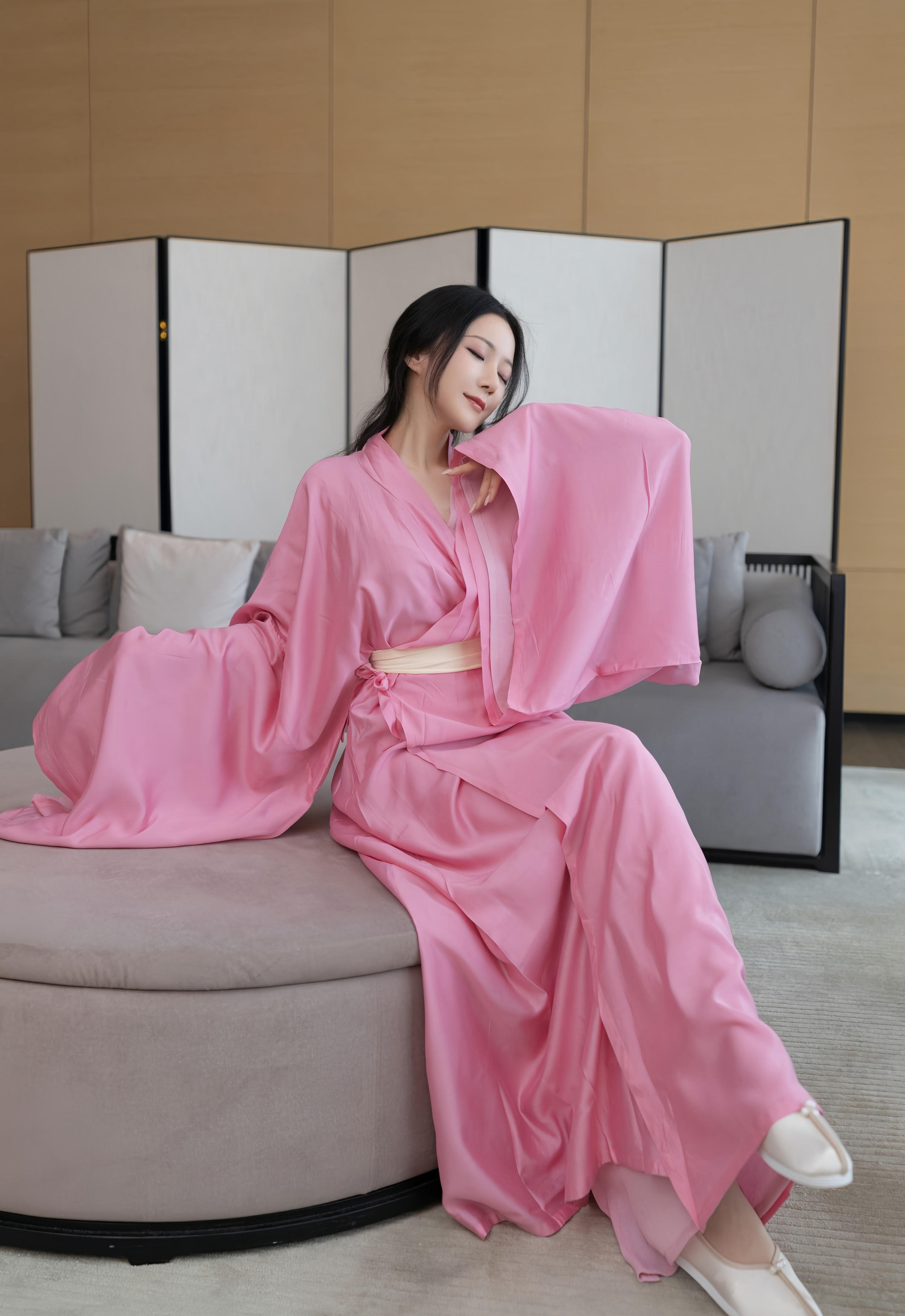 [XiuRen秀人网] No.11049 鱼子酱Fish 粉色月影纱 肉色丝袜 性感写真 [82张]插图