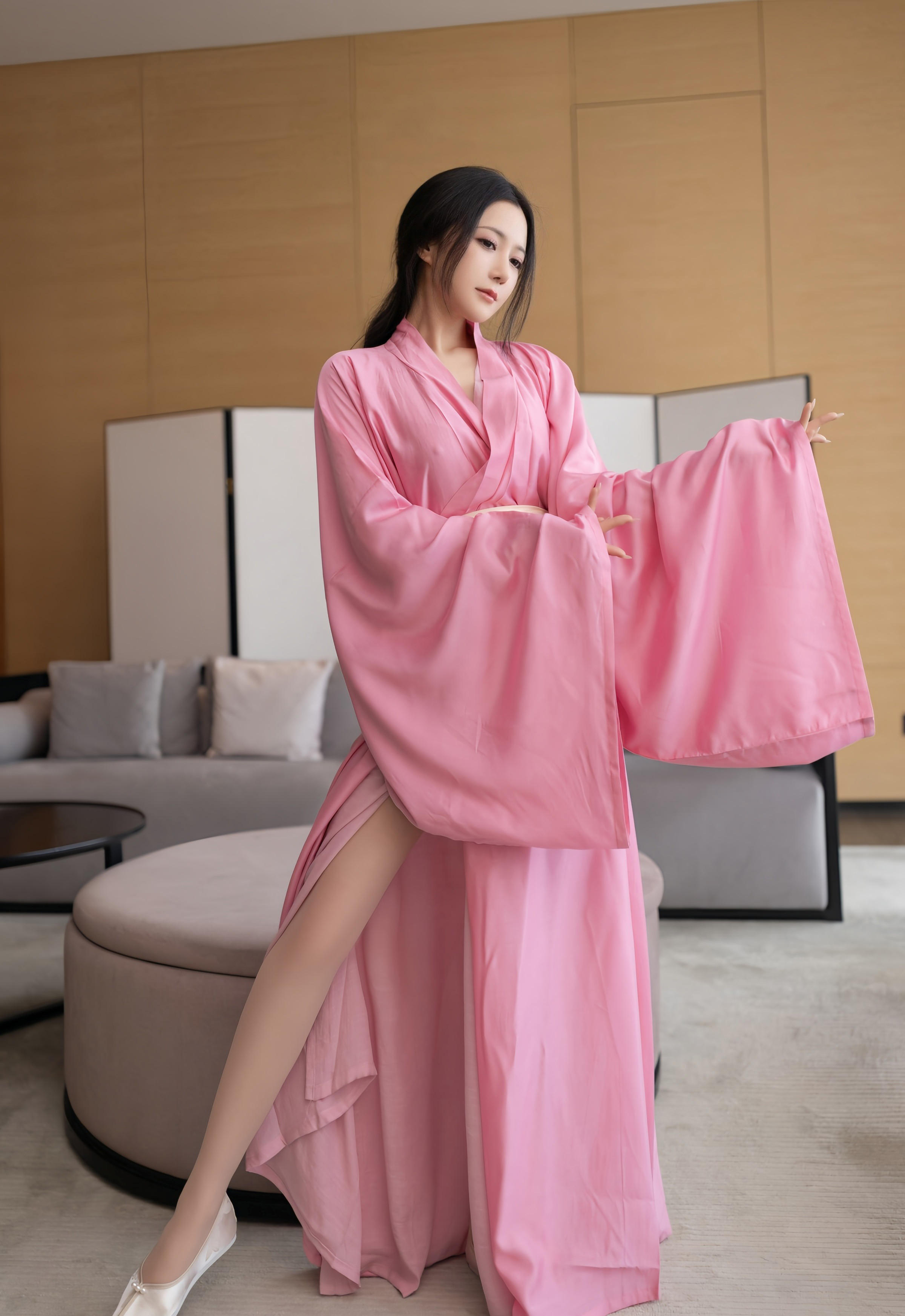 [XiuRen秀人网] No.11049 鱼子酱Fish 粉色月影纱 肉色丝袜 性感写真 [82张]插图