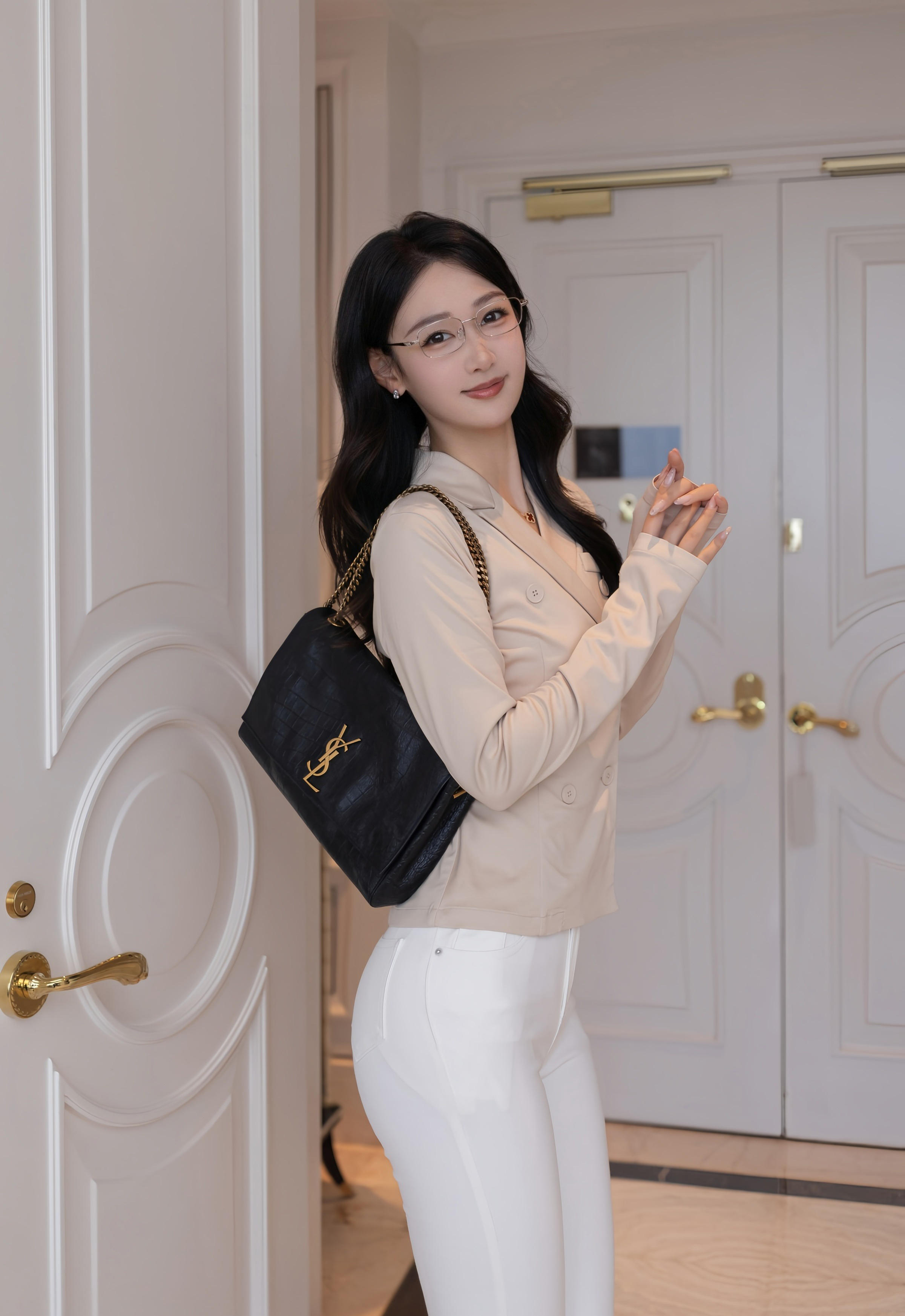 [XiuRen秀人网] No.11053 唐安琪 OL服饰 浅色内衣 性感写真 [84张]插图1