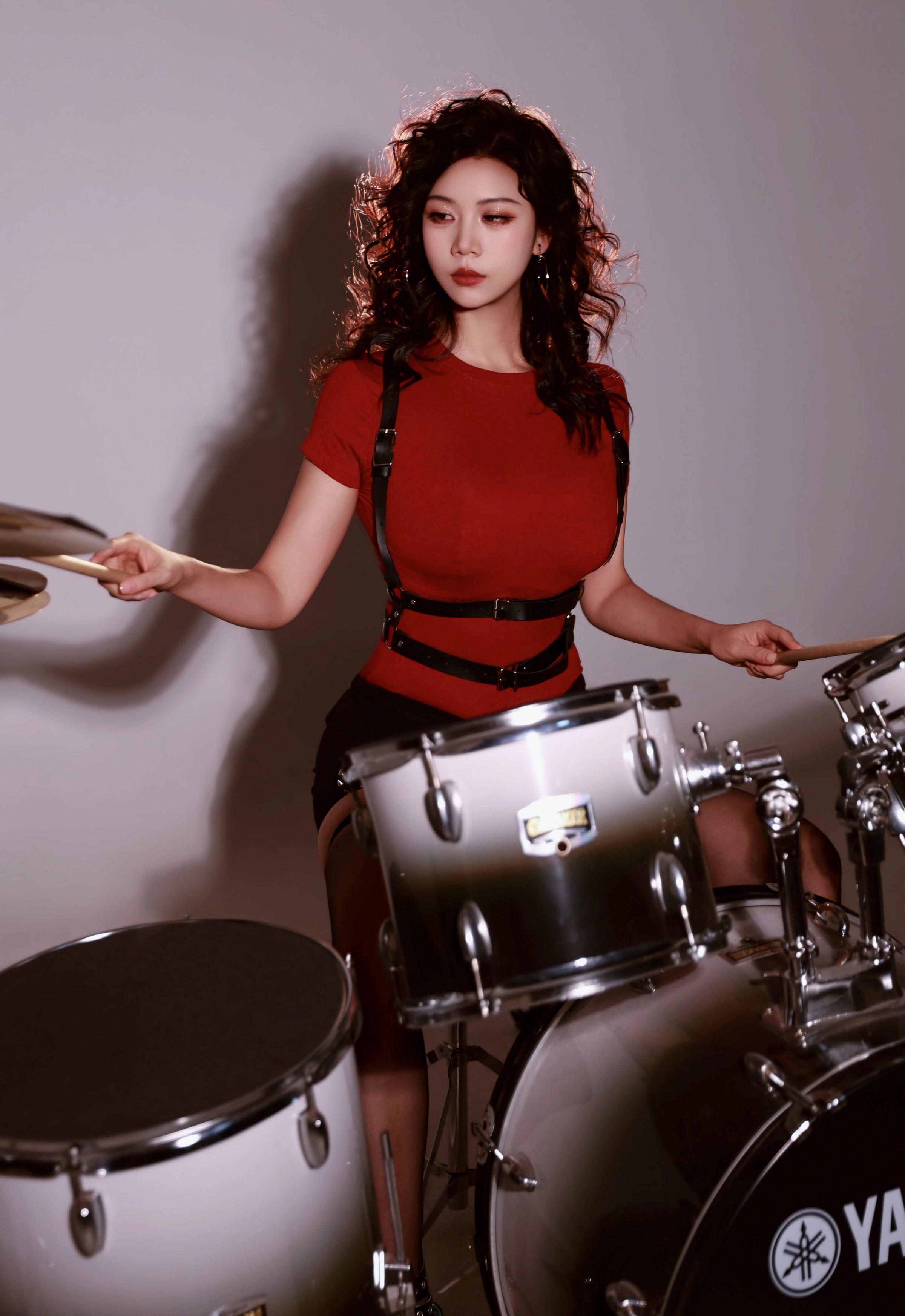 [XiuRen秀人网] No.11066 玫瑰我爱你 黑色短裤 魅惑黑丝 性感写真 [85张]插图1