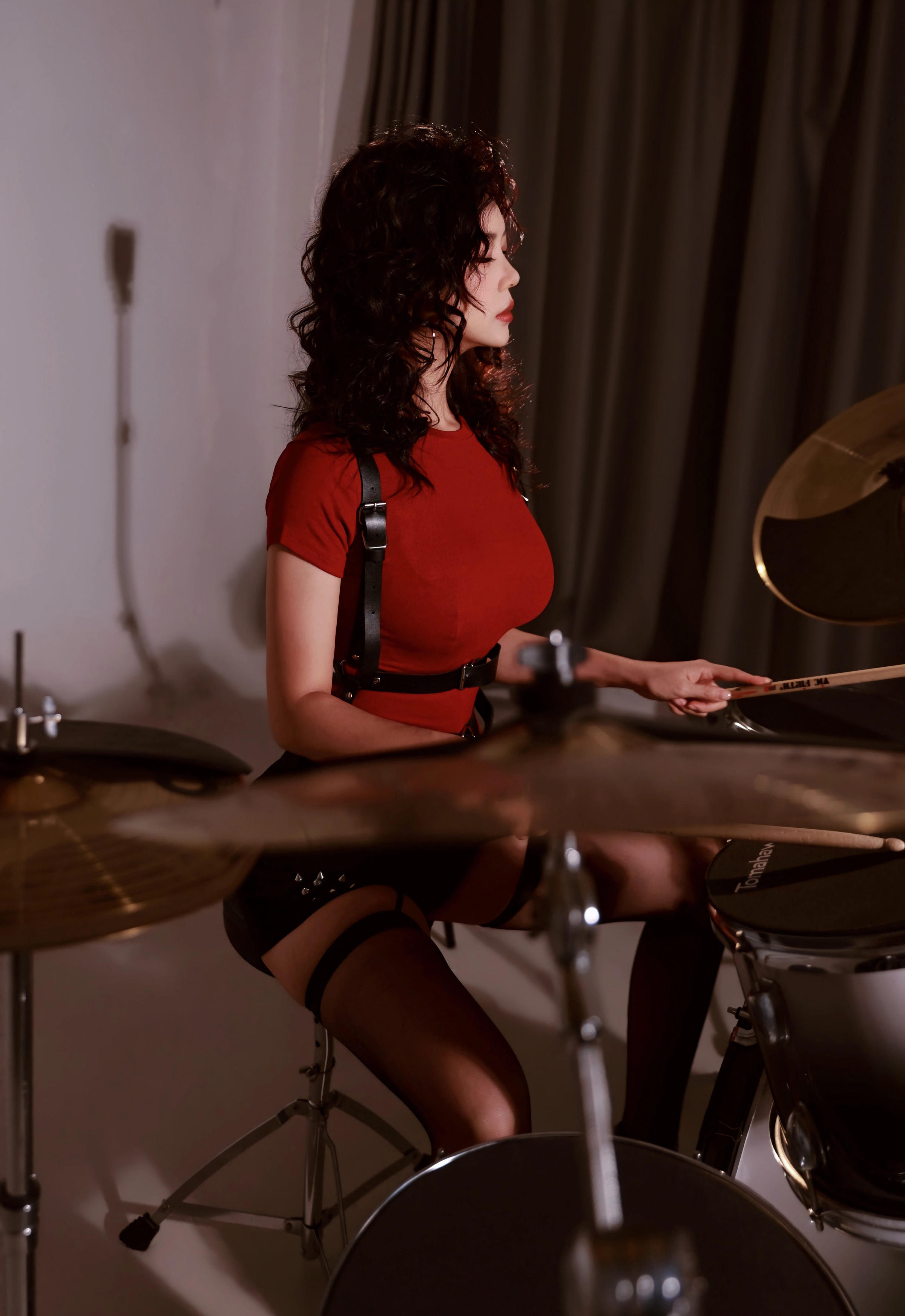 [XiuRen秀人网] No.11066 玫瑰我爱你 黑色短裤 魅惑黑丝 性感写真 [85张]插图