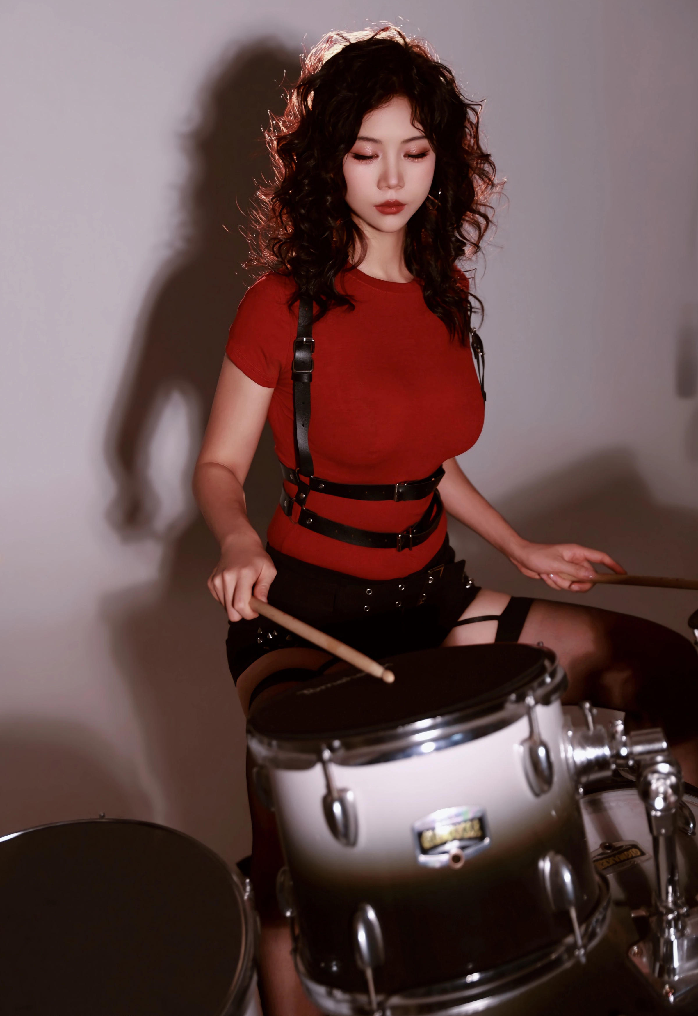 [XiuRen秀人网] No.11066 玫瑰我爱你 黑色短裤 魅惑黑丝 性感写真 [85张]插图