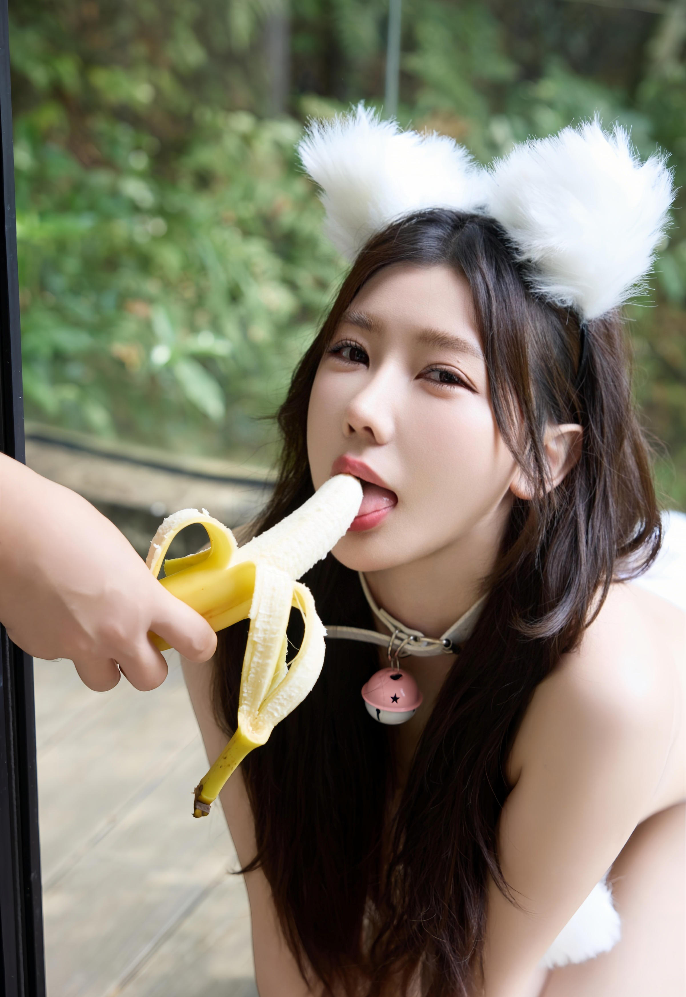 [XiuRen秀人网] No.11068 尹甜甜 小白狐装扮 性感写真 [55张]插图1