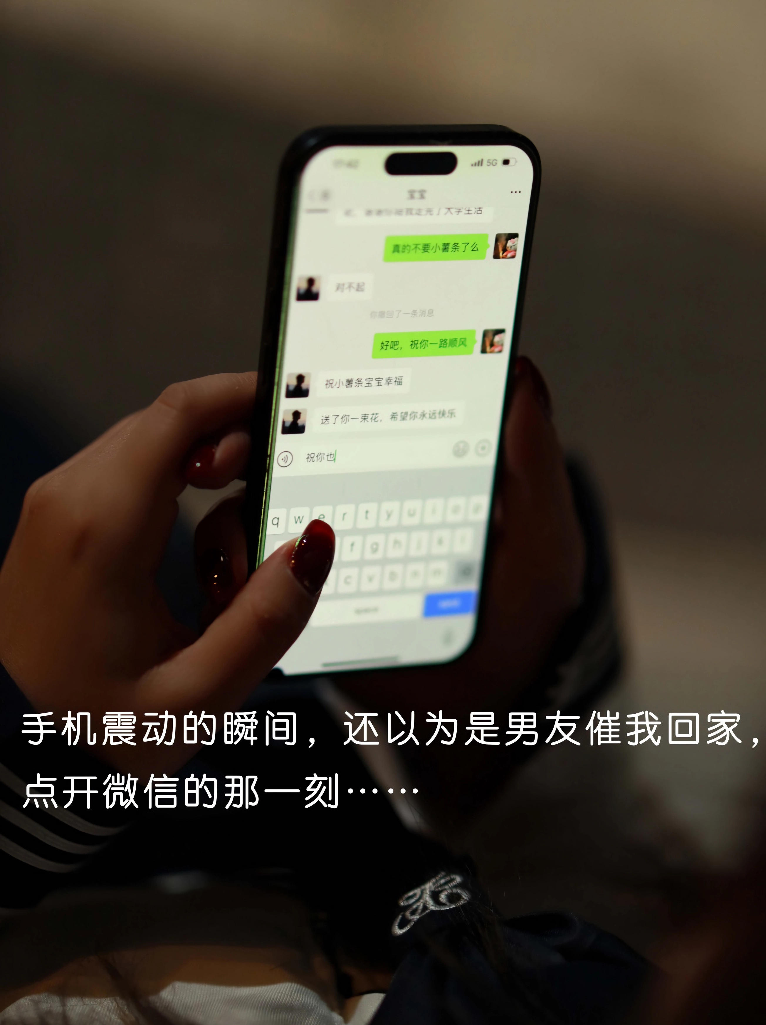 [XiuRen秀人网] No.11071 小薯条nienie 性感白T搭配黑色短裙 大连旅拍写真 [58张]插图