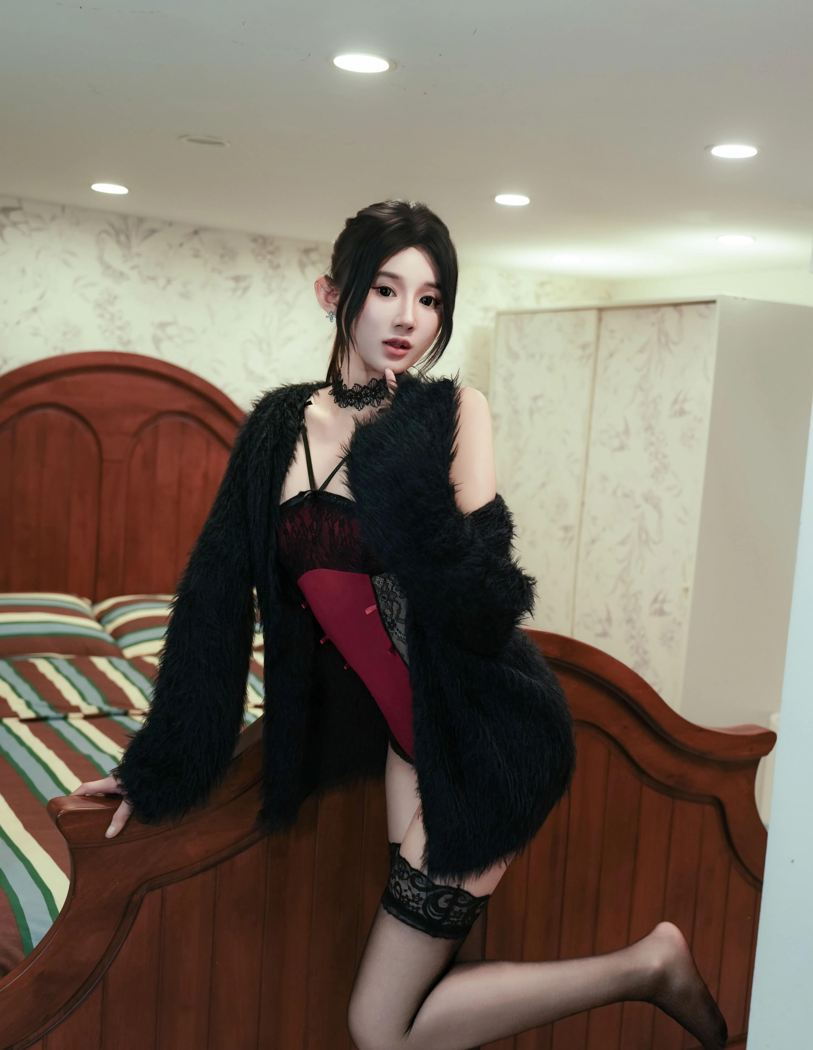 [XiuRen秀人网] No.11072 桃子姐姐 红色吊带 魅惑黑丝 性感写真 [85张]插图