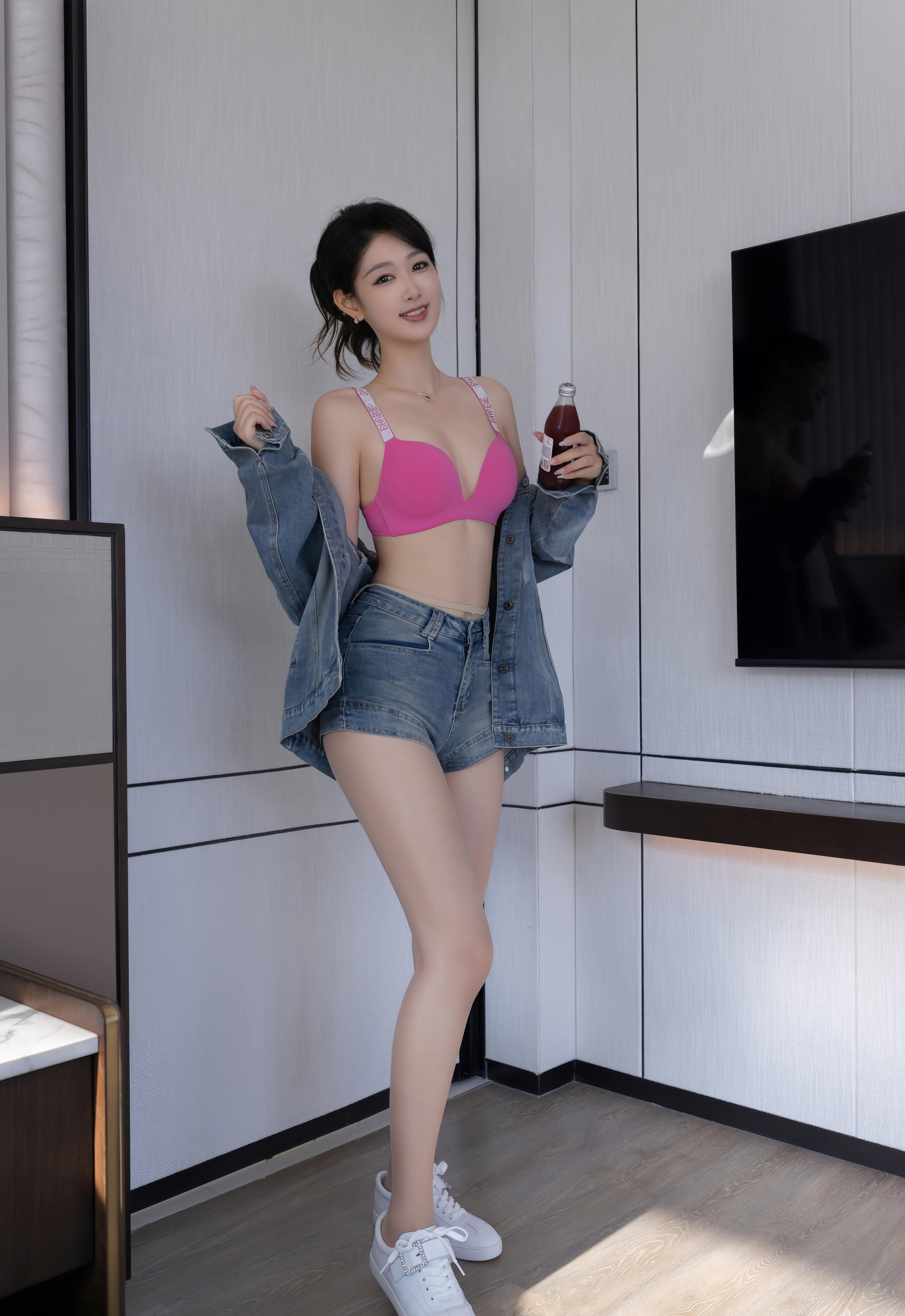 [XiuRen秀人网] No.11083 唐安琪 性感牛仔套装 魅惑黑丝 珠海旅拍写真 [79张]插图