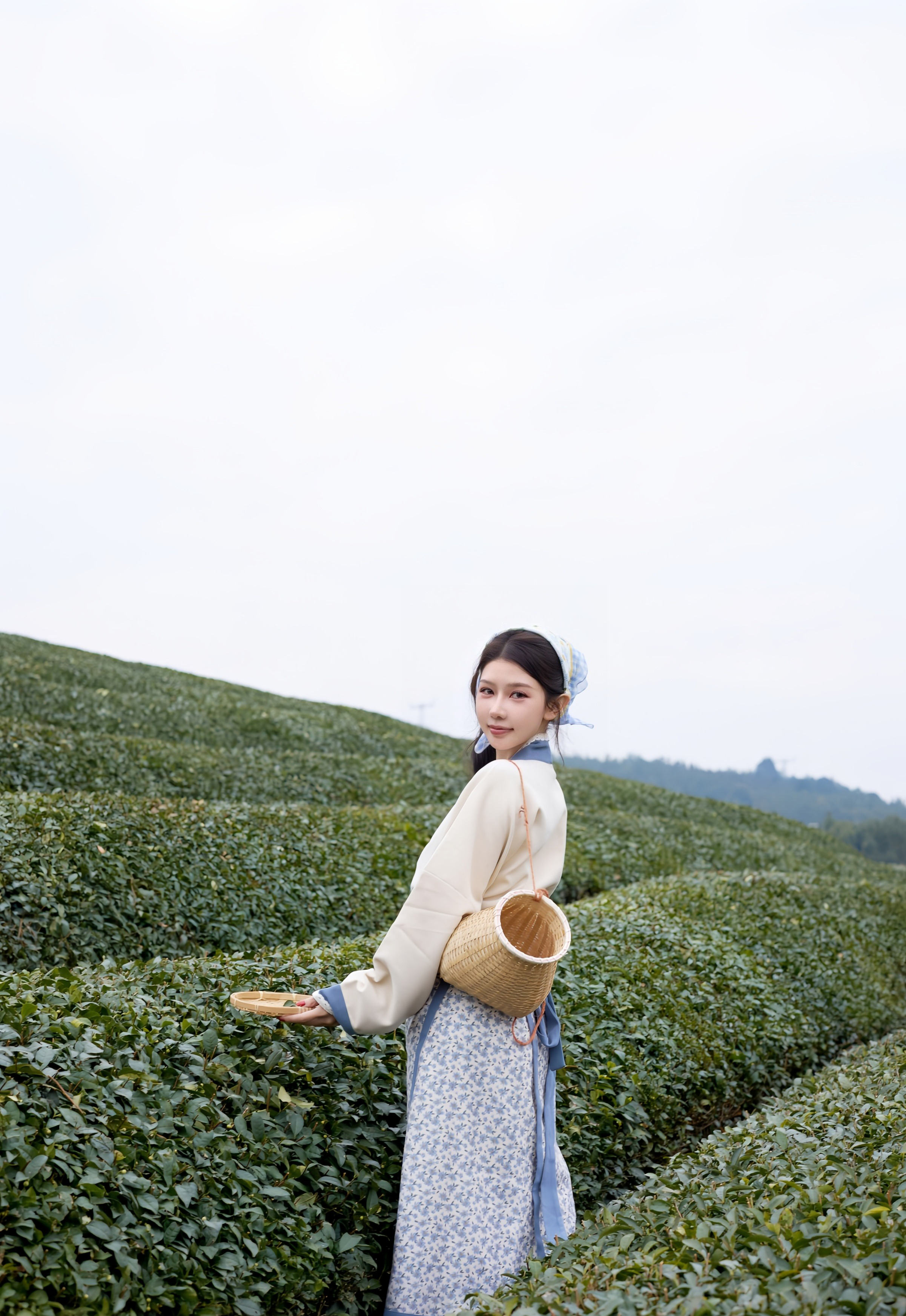 [XiuRen秀人网] No.11098 尹甜甜 采茶姑娘装扮 性感写真 [61张]插图