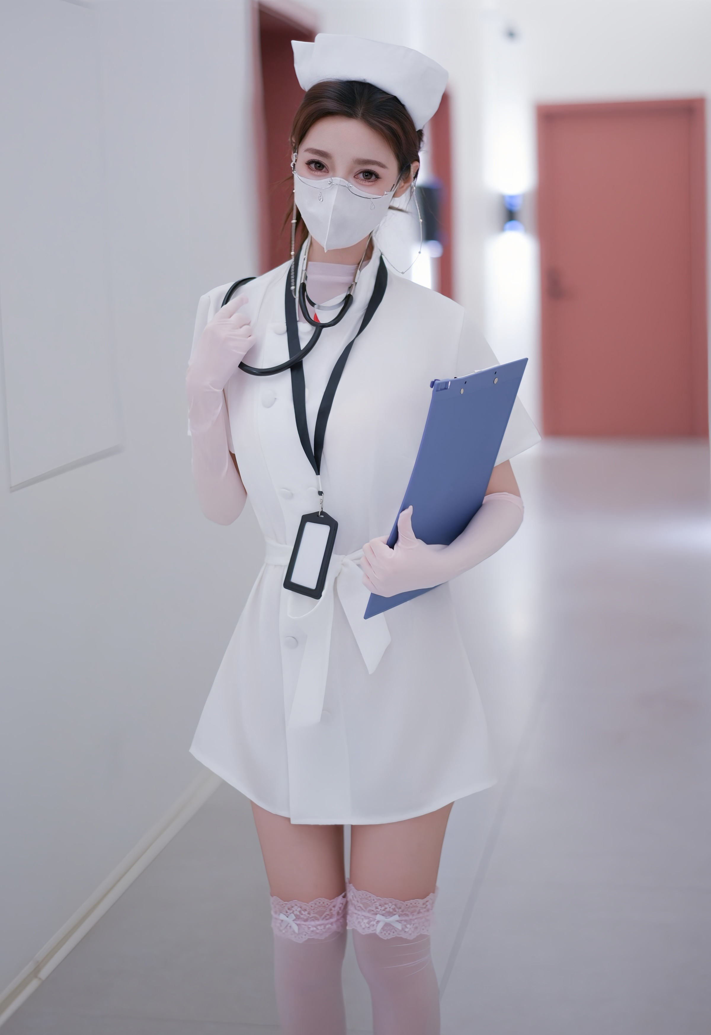 [XiuRen秀人网] No.11099 Twins-桃桃 白色护士服 白色服 性感写真 [78张]插图