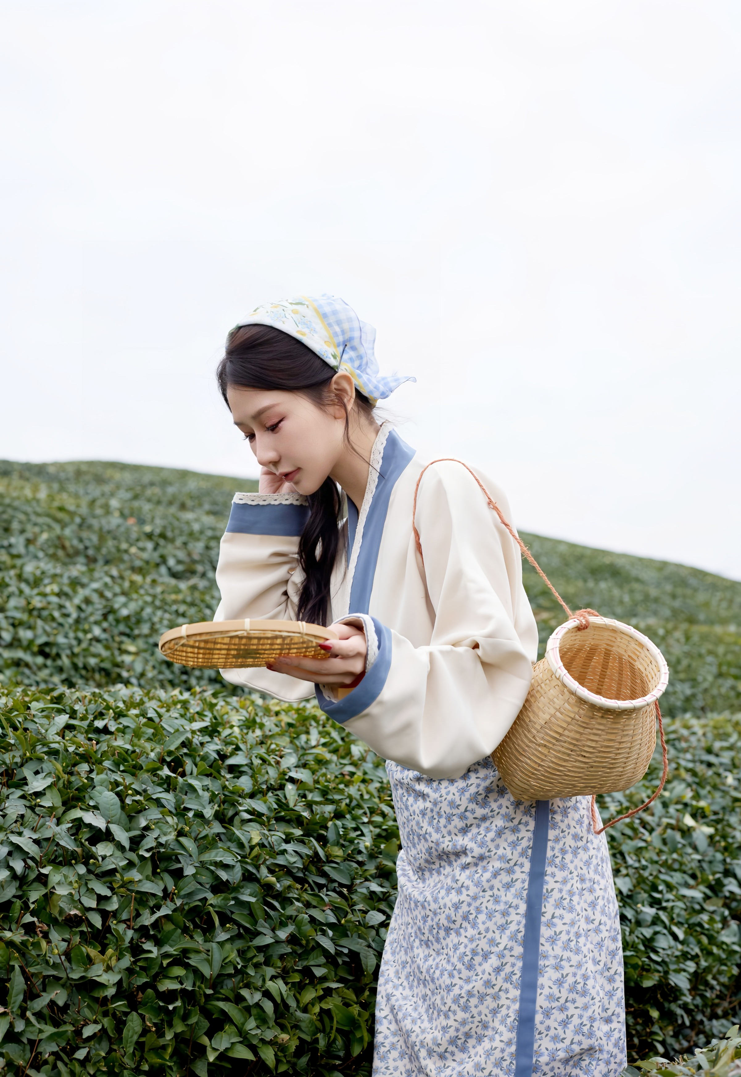 [XiuRen秀人网] No.11098 尹甜甜 采茶姑娘装扮 性感写真 [61张]插图1