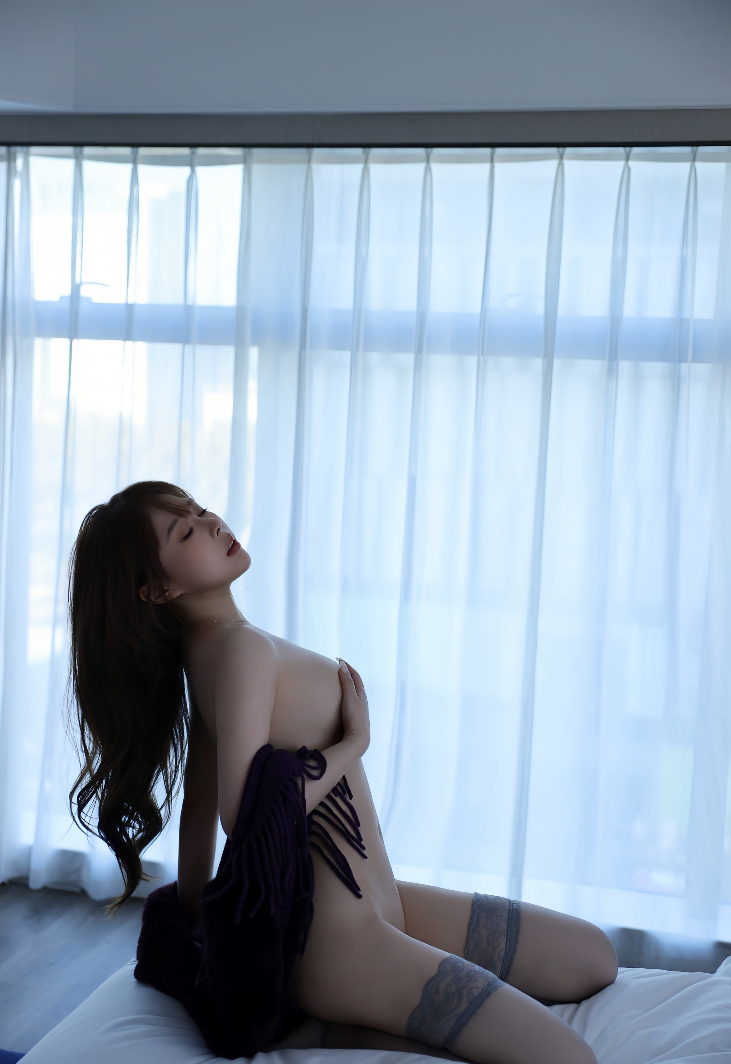 [XiuRen秀人网] No.11097 林妙妙 性感紫色毛衣 灰色丝袜 心愿旅拍性感写真 [68张]插图