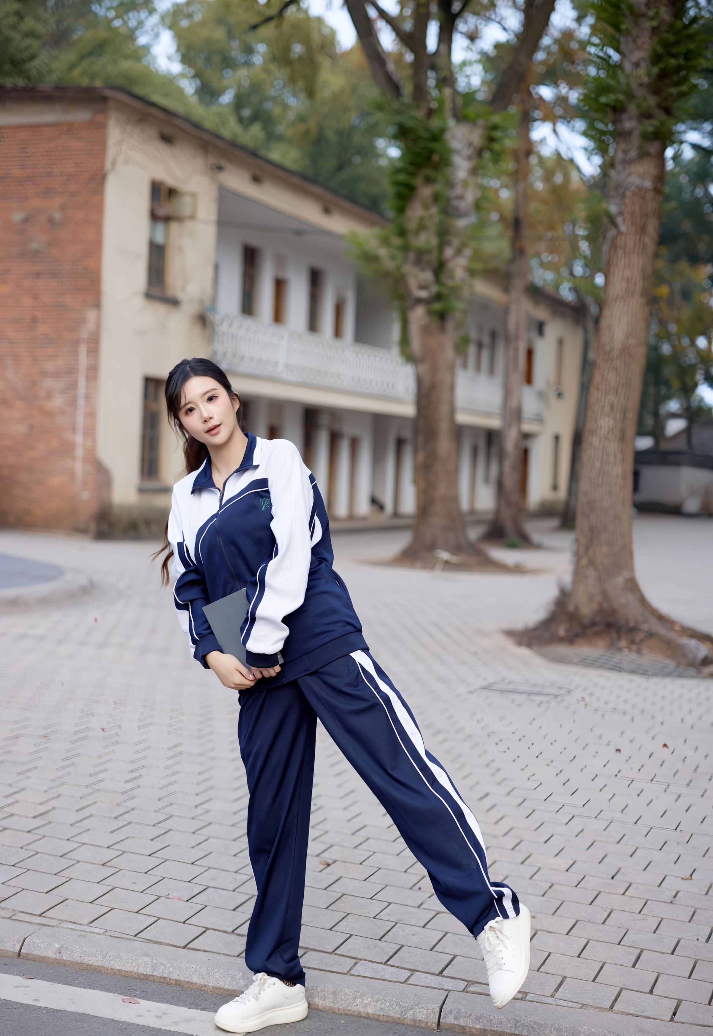 [XiuRen秀人网] No.11103 小肉肉咪 深色学生装 性感写真 [72张]插图