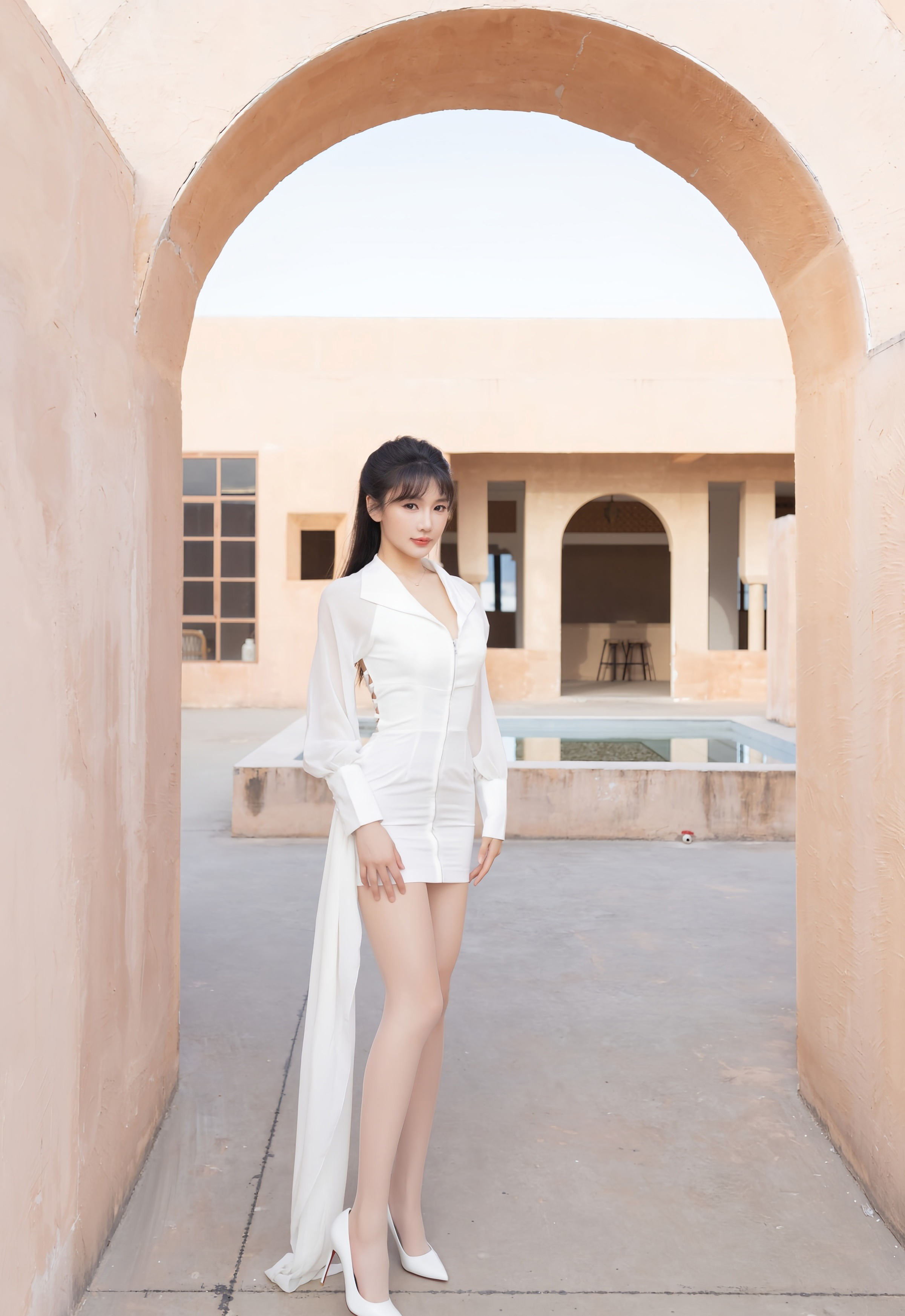 [XiuRen秀人网] No.11100 陆萱萱 白色套装 性感诱人肉色丝袜 西安旅拍写真 [80张]插图