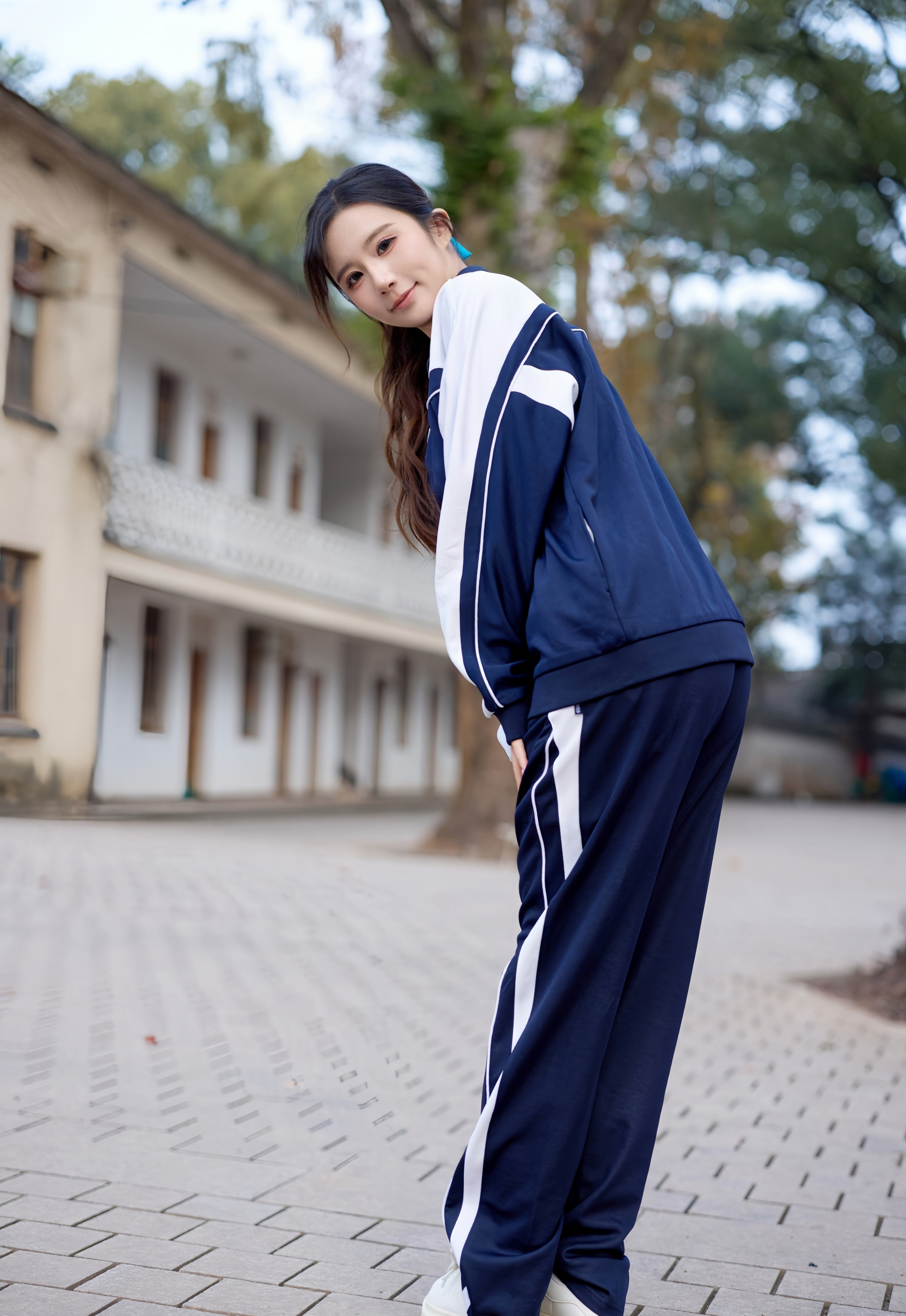 [XiuRen秀人网] No.11103 小肉肉咪 深色学生装 性感写真 [72张]插图1