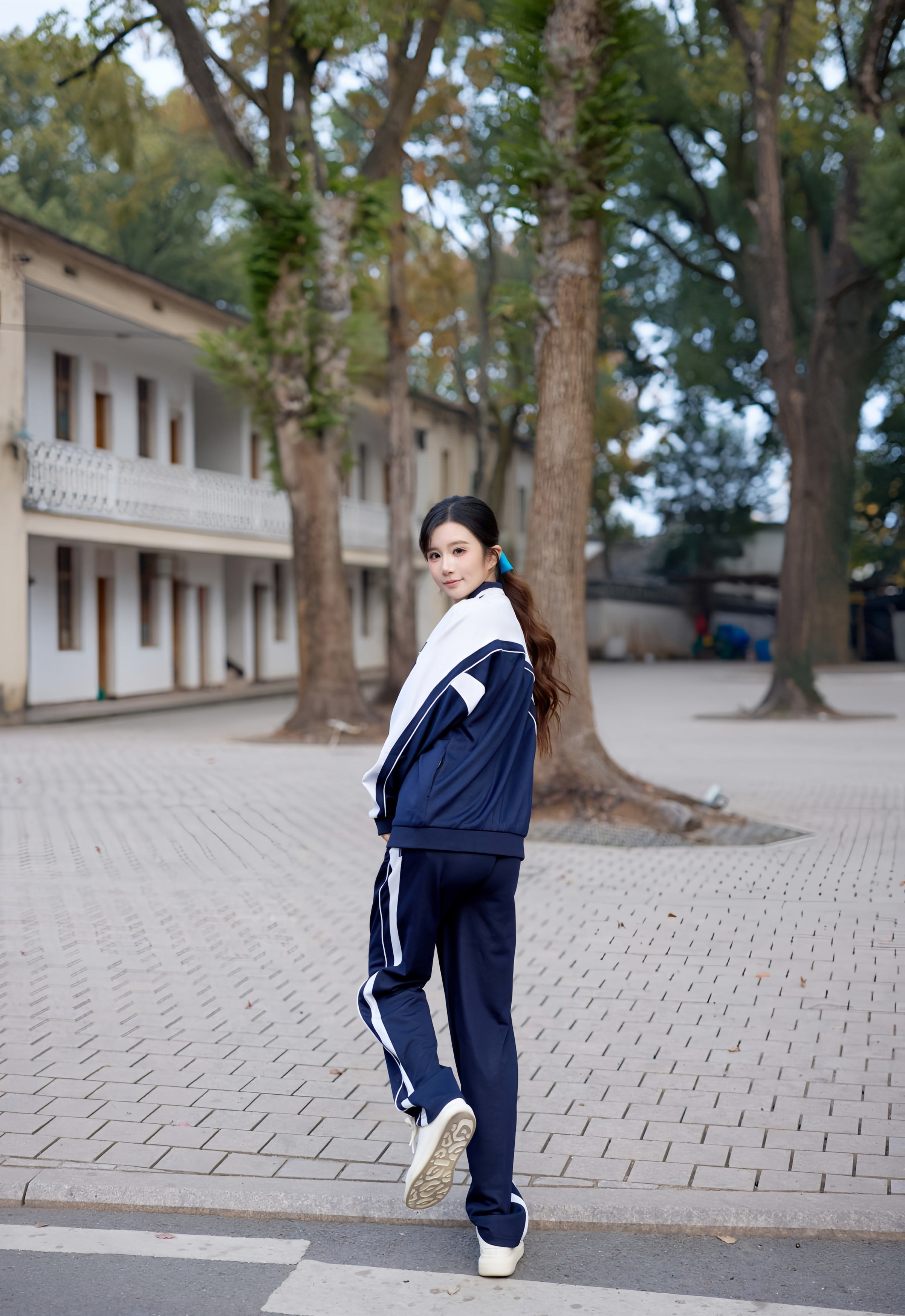 [XiuRen秀人网] No.11103 小肉肉咪 深色学生装 性感写真 [72张]插图