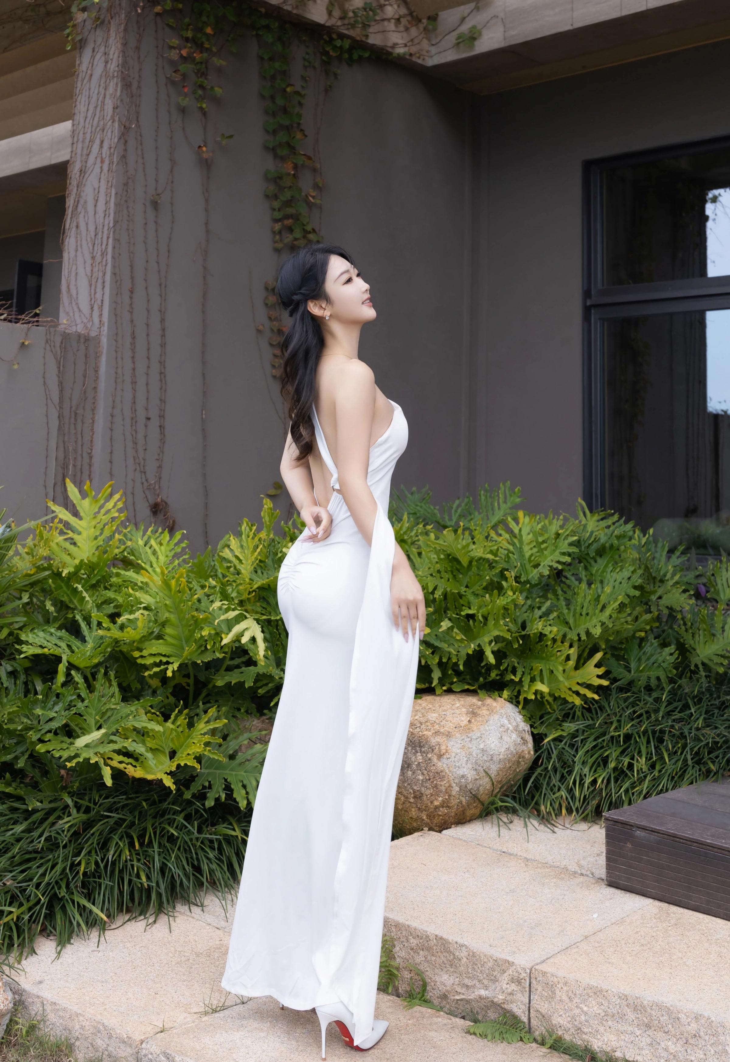 [XiuRen秀人网] No.11109 唐安琪 白色长裙 肉色丝袜 性感写真 [77张]插图1