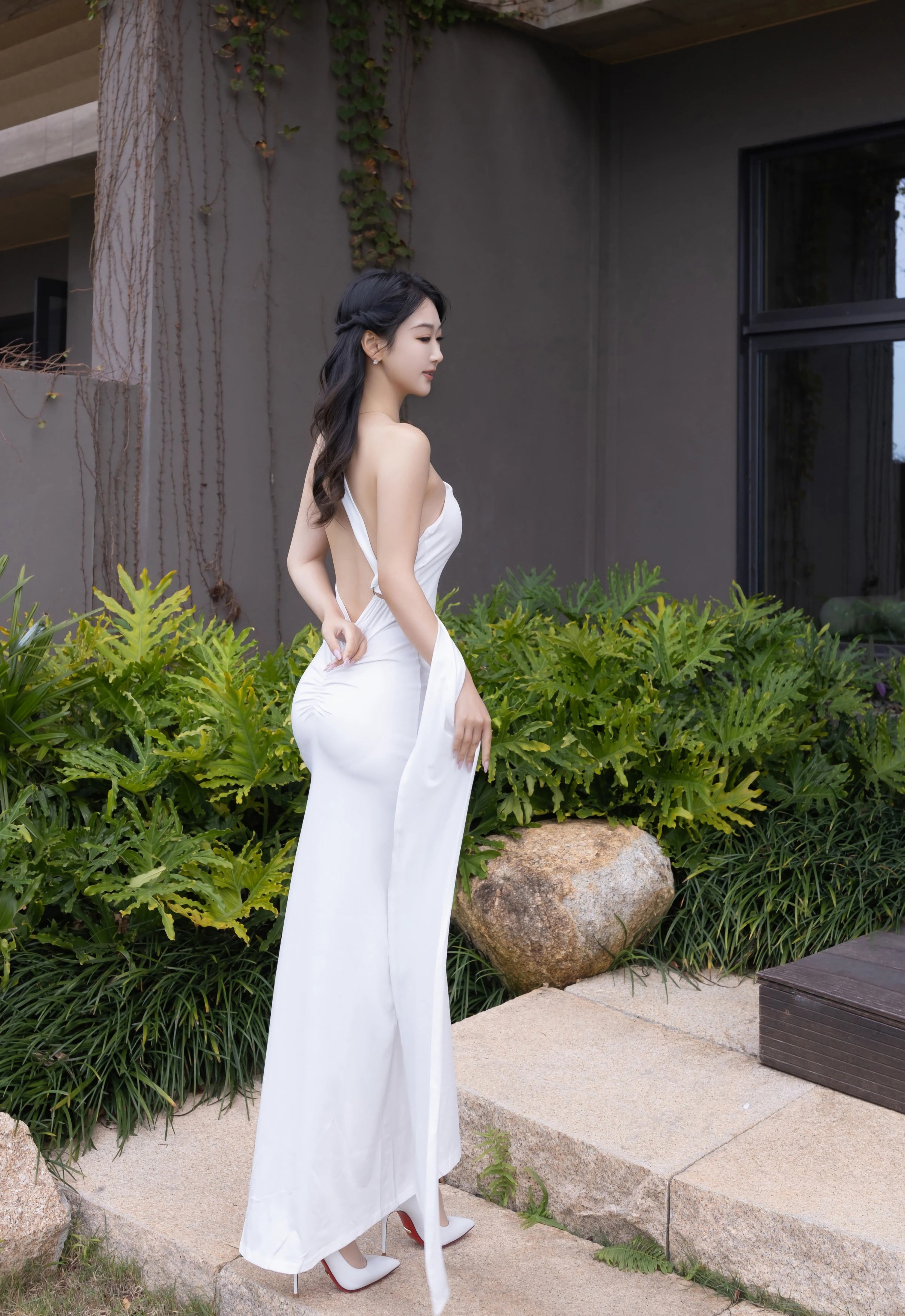 [XiuRen秀人网] No.11109 唐安琪 白色长裙 肉色丝袜 性感写真 [77张]插图1