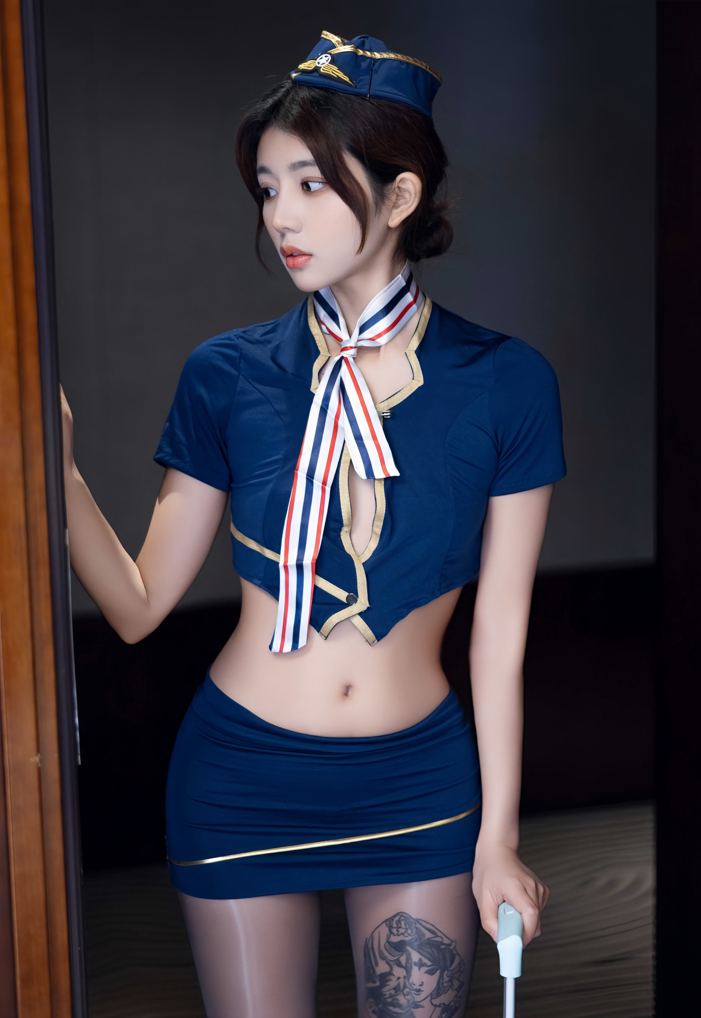 [XiuRen秀人网] No.11112 姜冉冉_Renee@ 空姐制服诱惑 魅惑黑丝 性感写真 [70张]插图