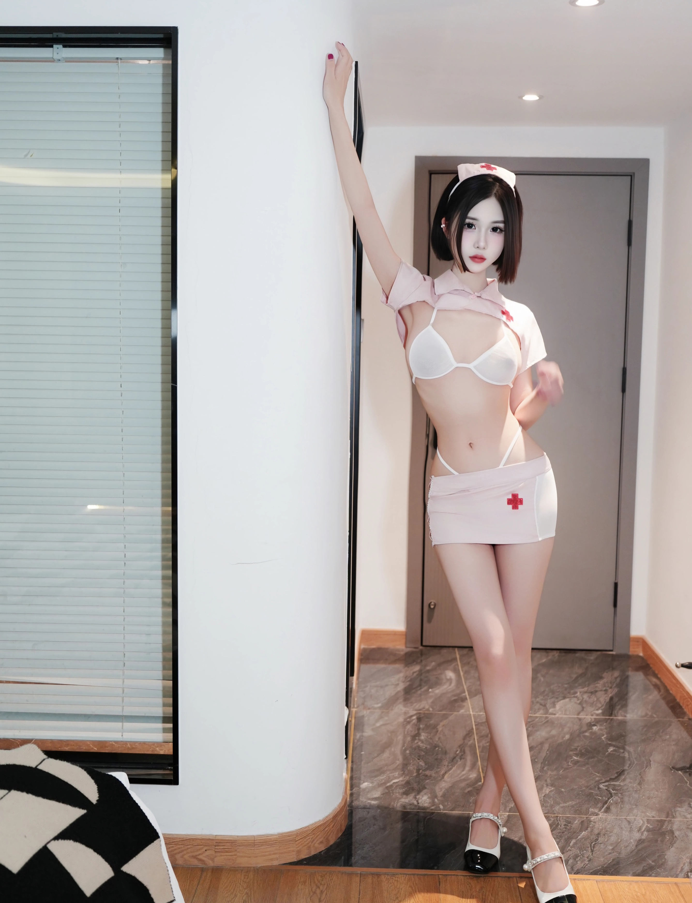 [XiuRen秀人网] No.11111 奶芙酱-EVA 粉色护士制服诱惑 性感写真 [60张]插图1