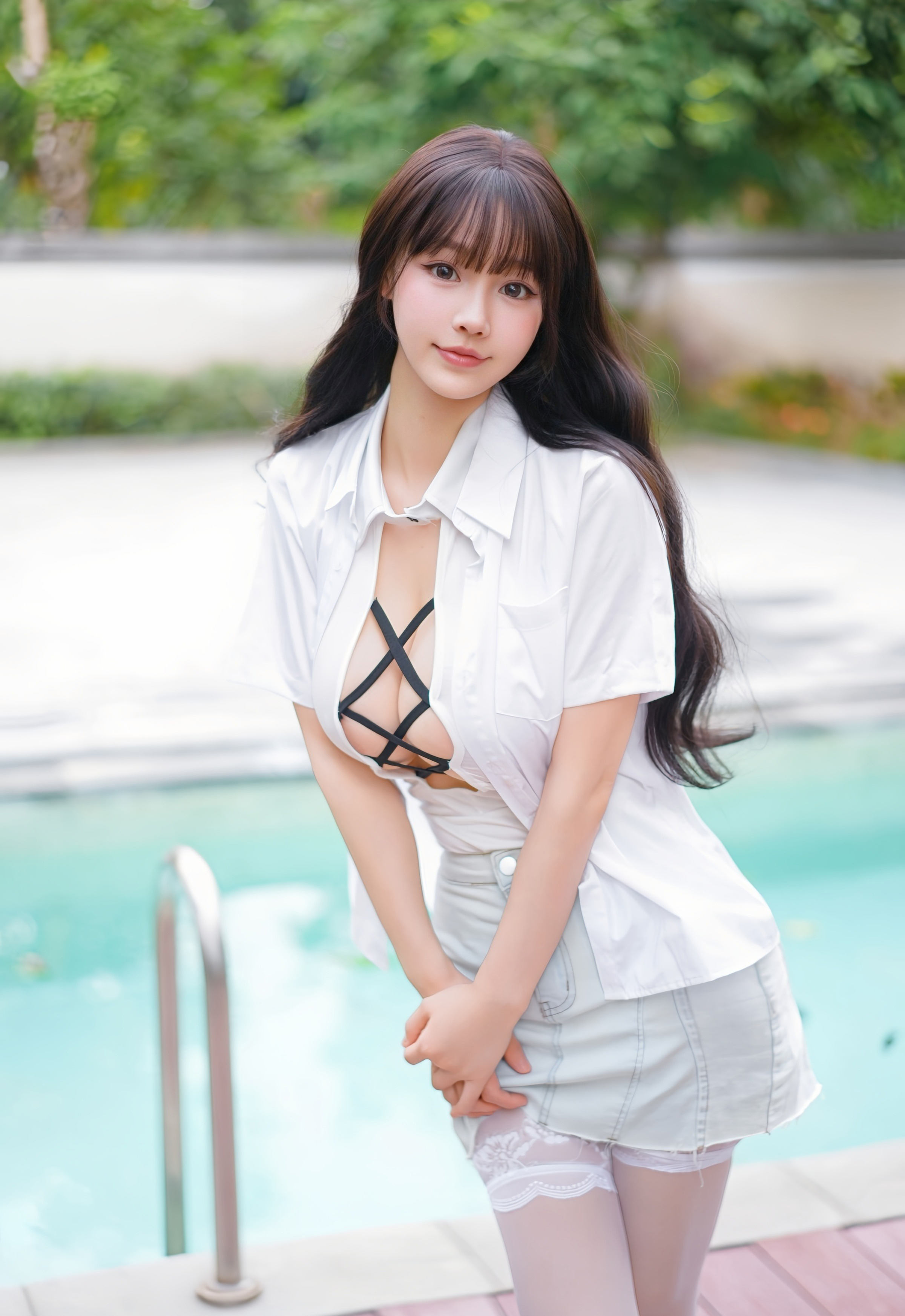 [YOUMI尤蜜荟] VOL.1190 心上可Flora 白色服饰 白色丝袜 性感写真 [75张]插图