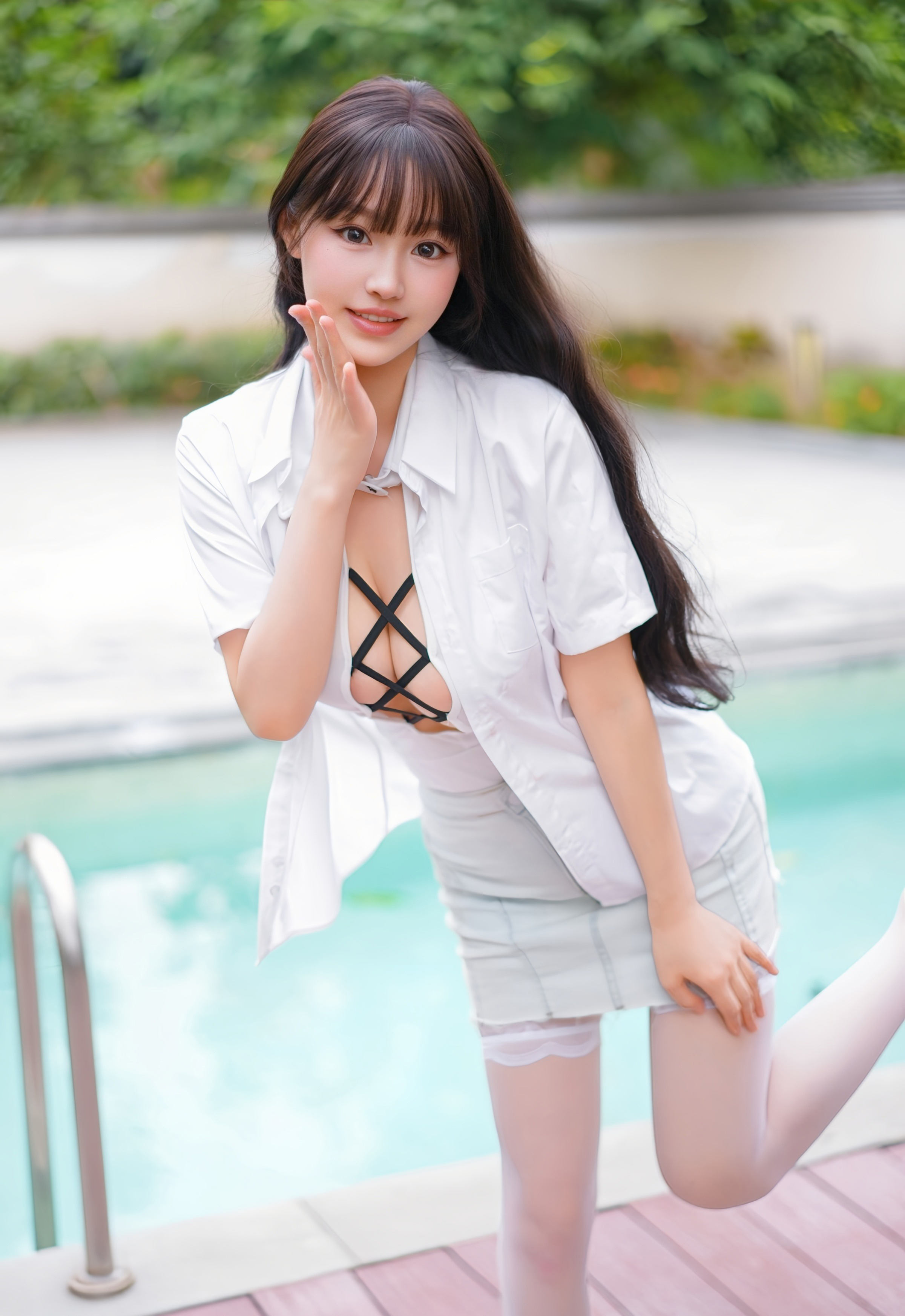 [YOUMI尤蜜荟] VOL.1190 心上可Flora 白色服饰 白色丝袜 性感写真 [75张]插图1