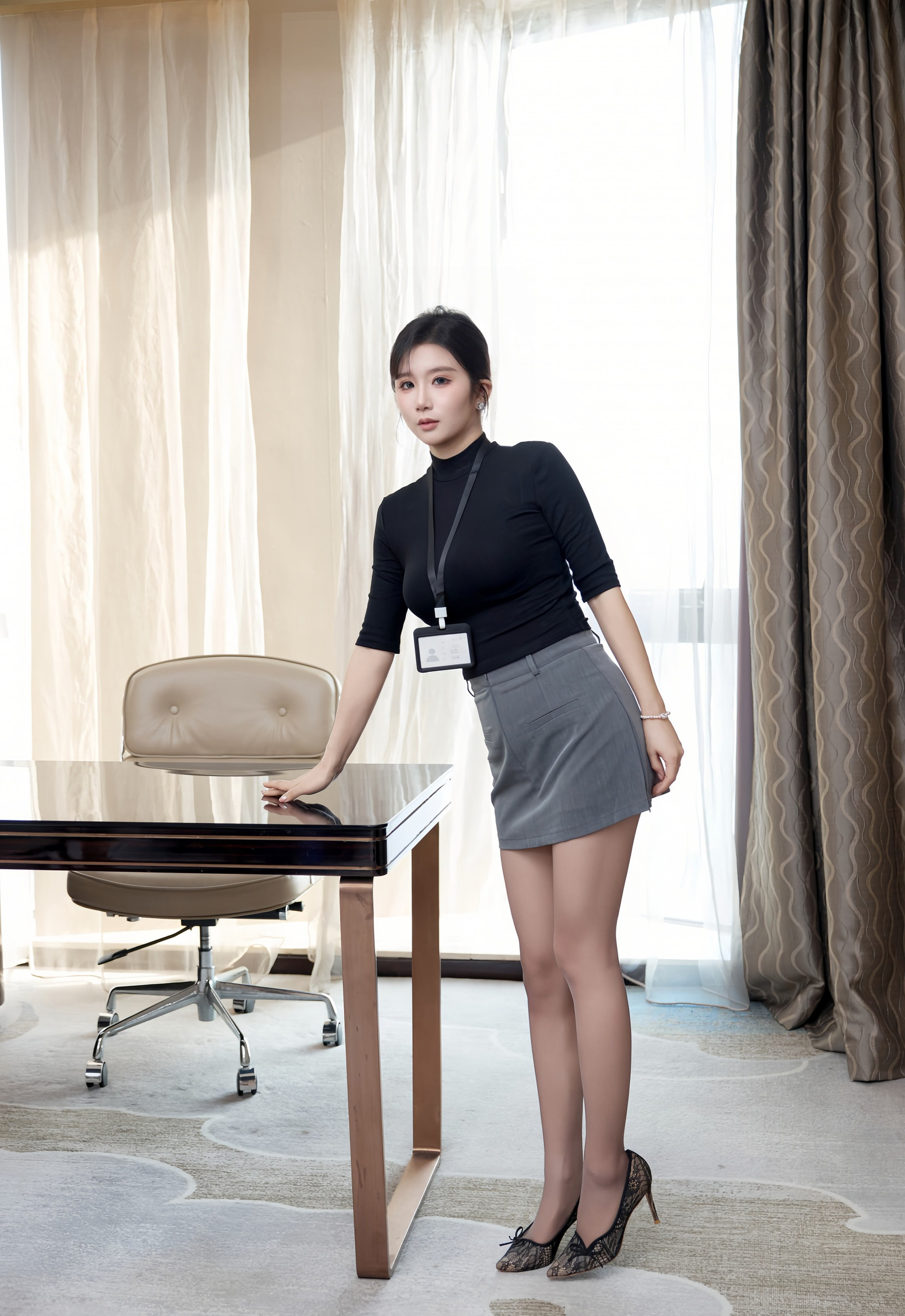 [XiuRen秀人网] No.11130 小肉肉咪 OL服饰 魅惑黑丝 性感写真 [71张]插图