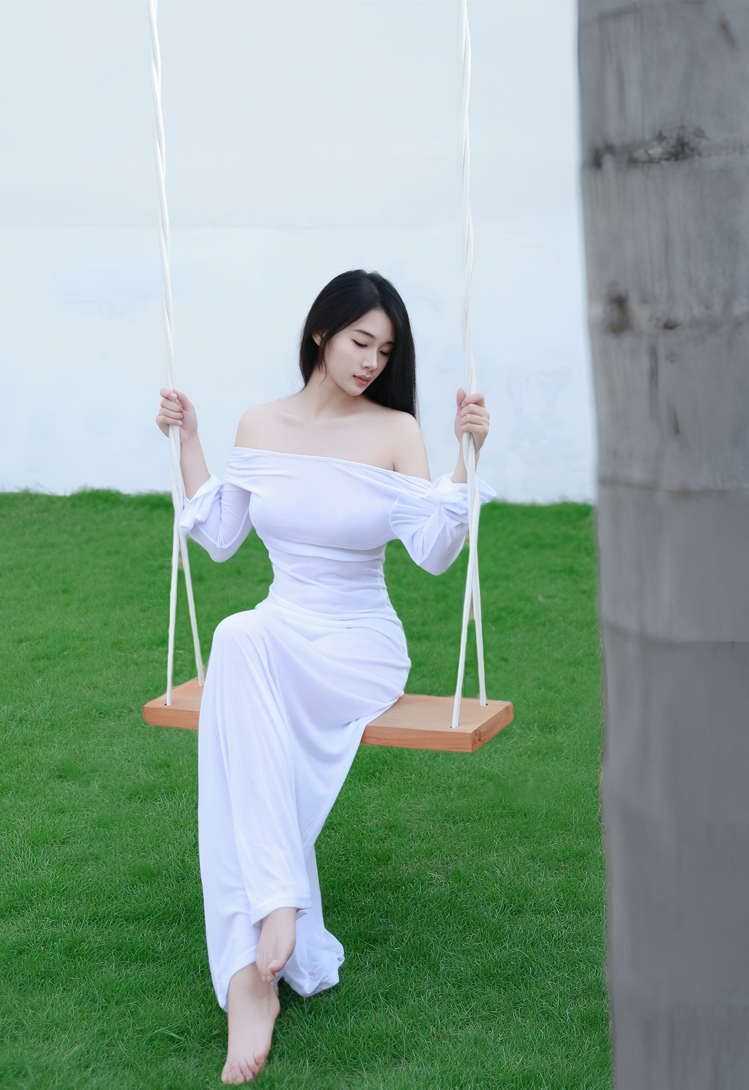 [XiuRen秀人网] No.11129 南乔 白色连衣裙 泳池场景拍摄 性感写真 [82张]插图