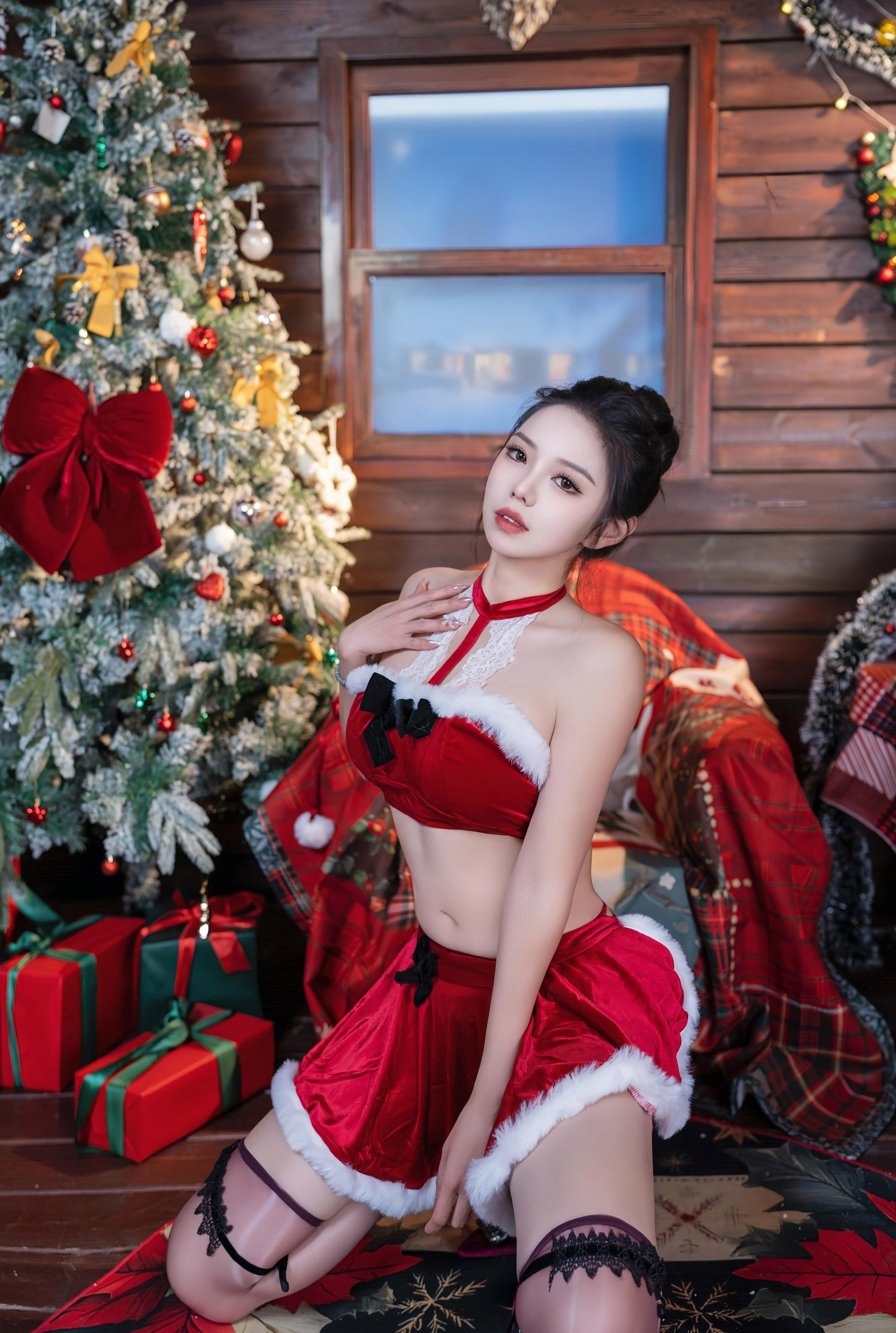 [XINGYAN星颜社] VOL.449 大美妞儿 红色圣诞装扮 紫色丝袜 性感写真 [75张]插图1