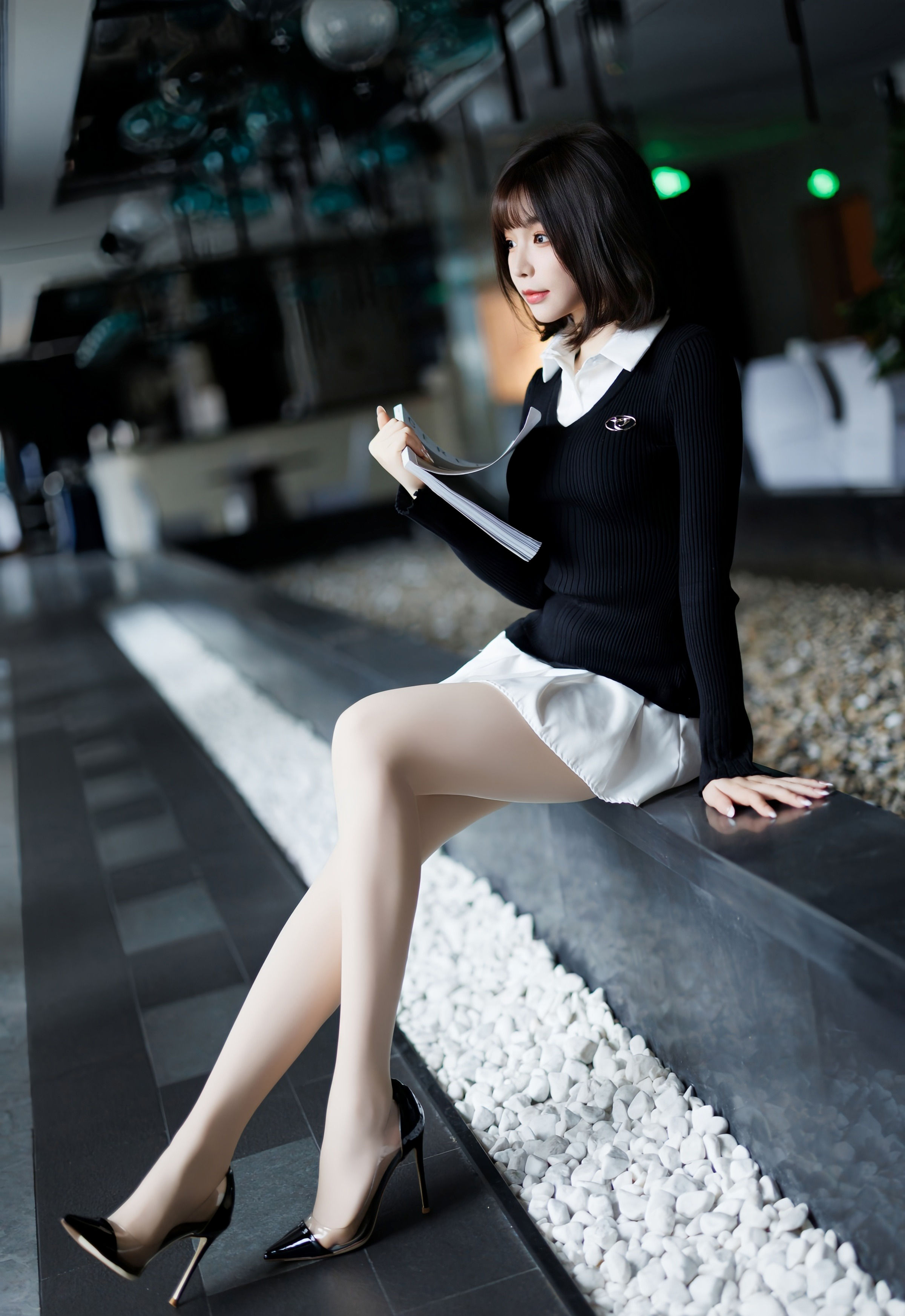 [XiuRen秀人网] No.11138 莉芝荔枝 性感黑色服饰 西安旅拍写真 [68张]插图1