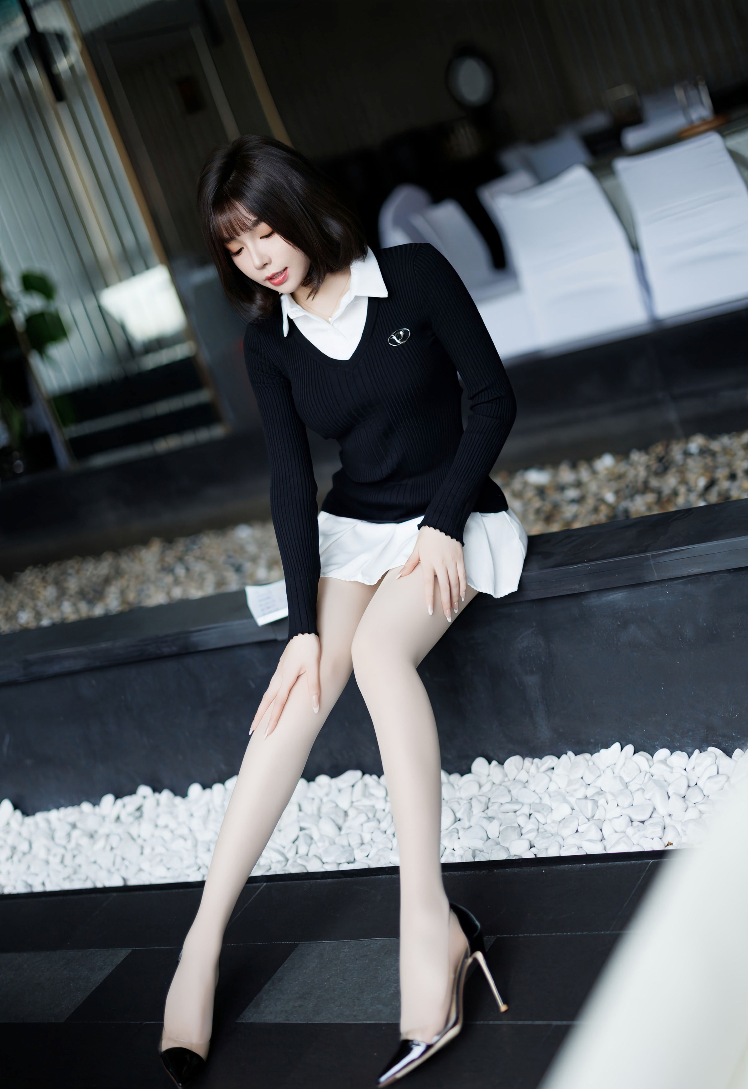 [XiuRen秀人网] No.11138 莉芝荔枝 性感黑色服饰 西安旅拍写真 [68张]插图